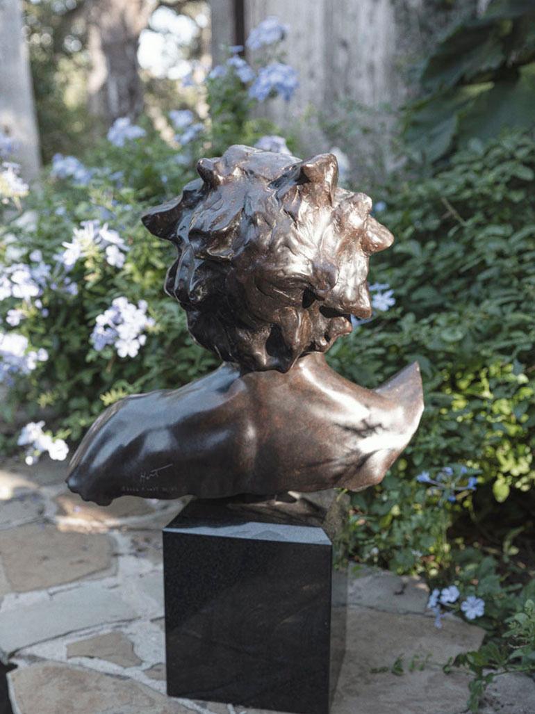 Celebración - Jefe Masculino y Jefe Femenino - Figurative Sculpture Oro de Frederick Hart