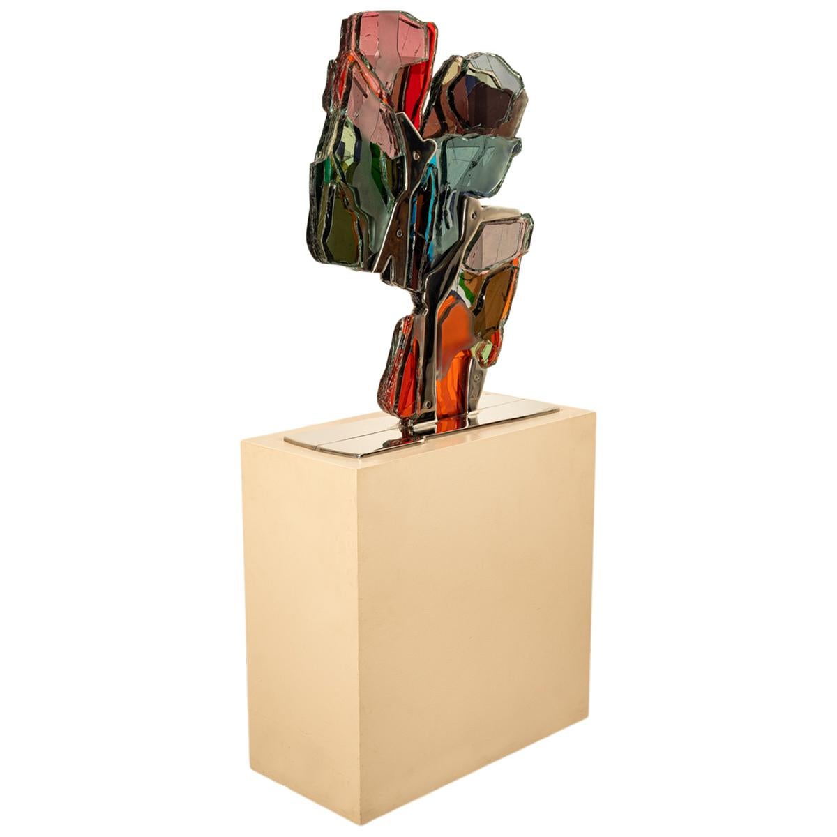 Gran escultura geométrica abstracta de vidrio laminado y fundido con acero niquelado, obra del artista del noroeste del Pacífico de Oregón Frederick Heidel (1915-2000), creada hacia 1985.
La escultura está hecha de secciones geométricas de vidrio