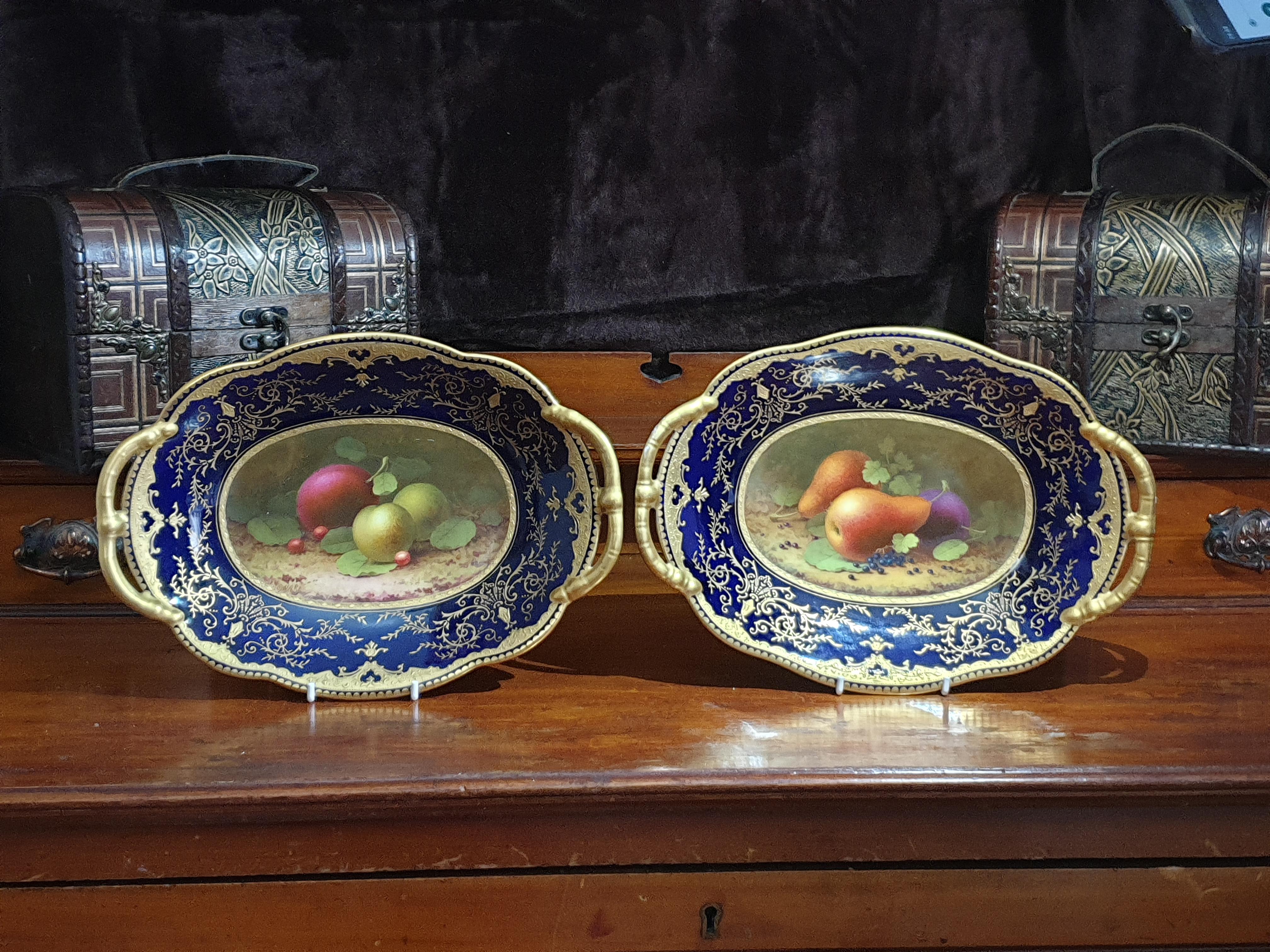 English Cobalt Blue Fruits Coalport Dessert Service Painted By Frederick Howard In Good Condition For Sale In London, GB