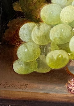 Natura morta vittoriana dipinta a olio con pesche e uva su un piatto da portata