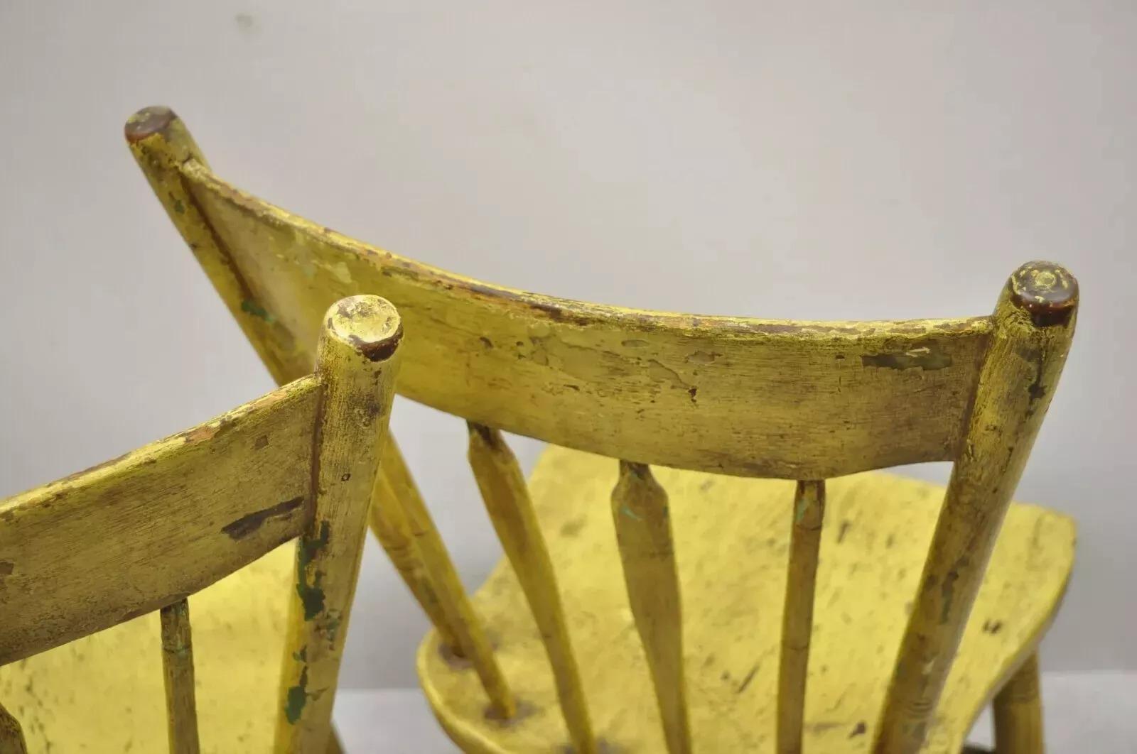 Paire de chaises d'appoint jaune Primitive Hitchcock style Frederick Loeser & Co en vente 3