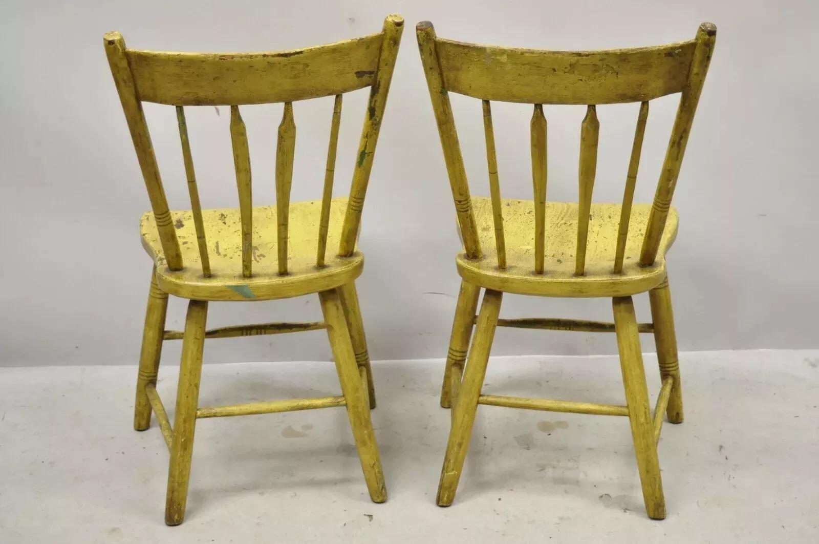 Paire de chaises d'appoint jaune Primitive Hitchcock style Frederick Loeser & Co en vente 2