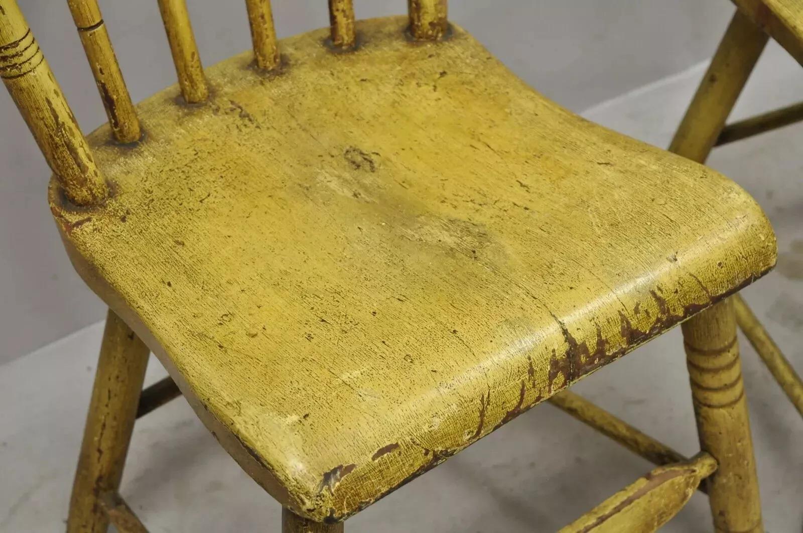 Paire de chaises d'appoint jaune Primitive Hitchcock style Frederick Loeser & Co en vente 4