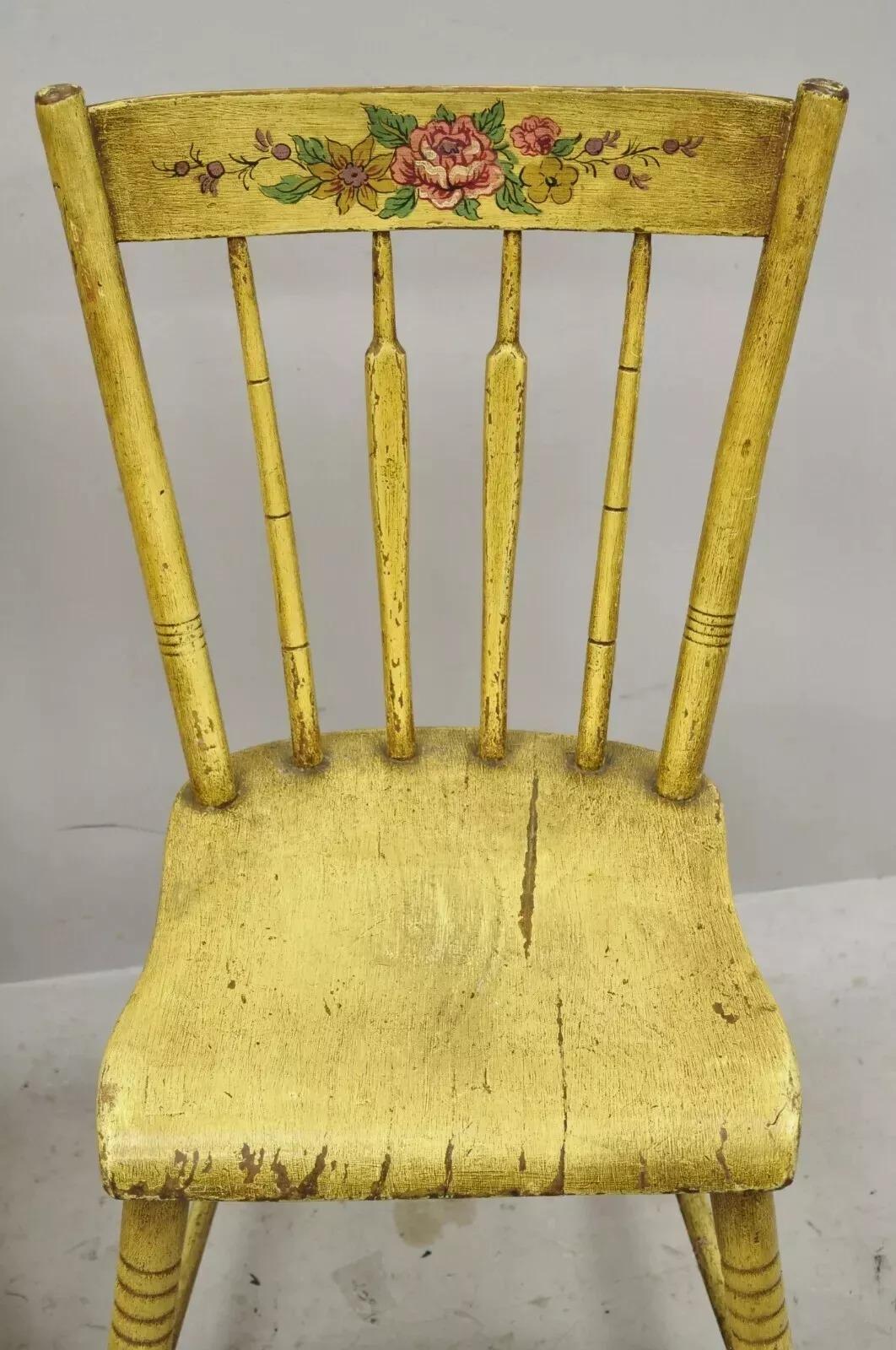 Autre Paire de chaises d'appoint jaune Primitive Hitchcock style Frederick Loeser & Co en vente