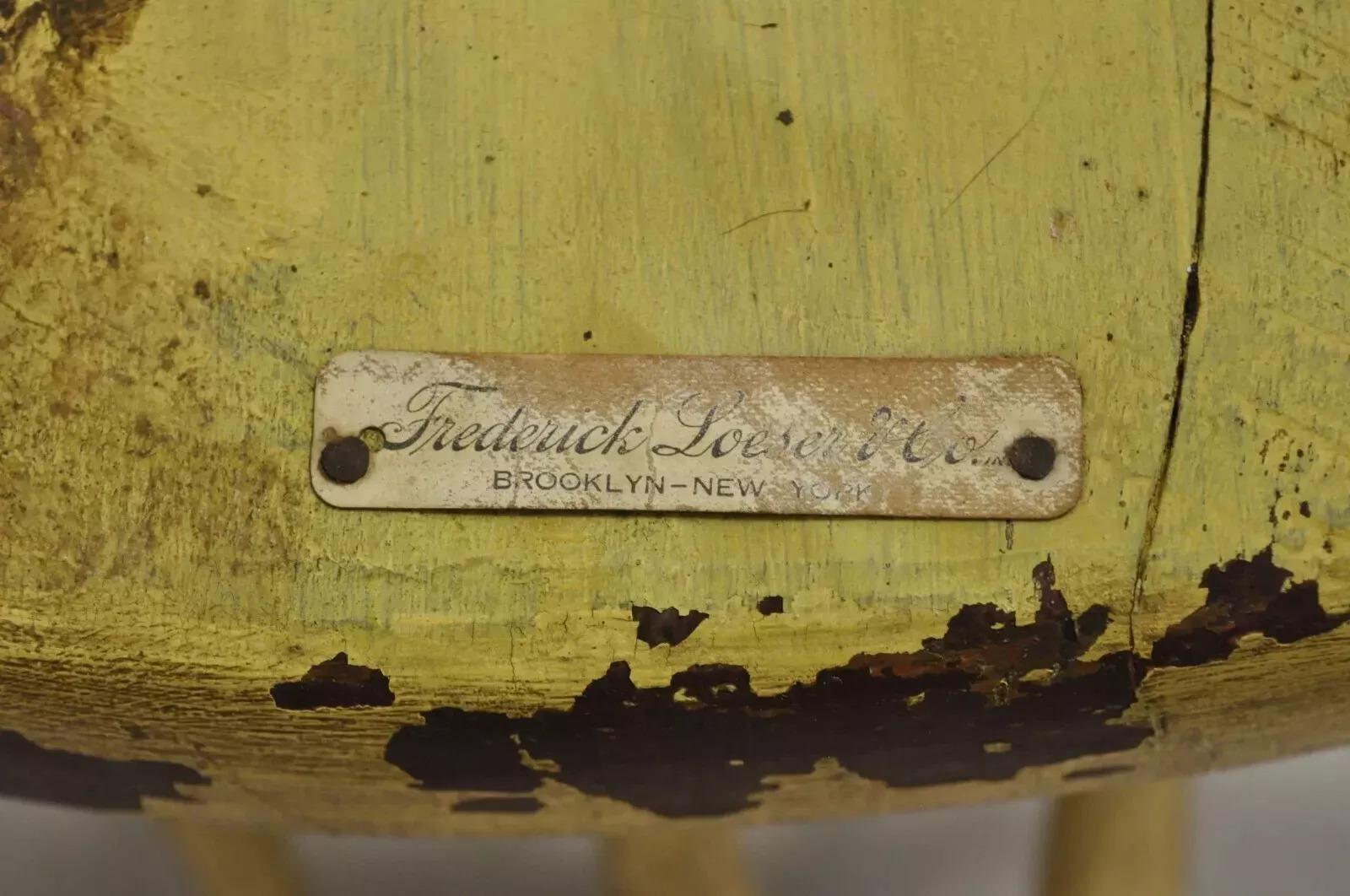 Paire de chaises d'appoint jaune Primitive Hitchcock style Frederick Loeser & Co Bon état - En vente à Philadelphia, PA