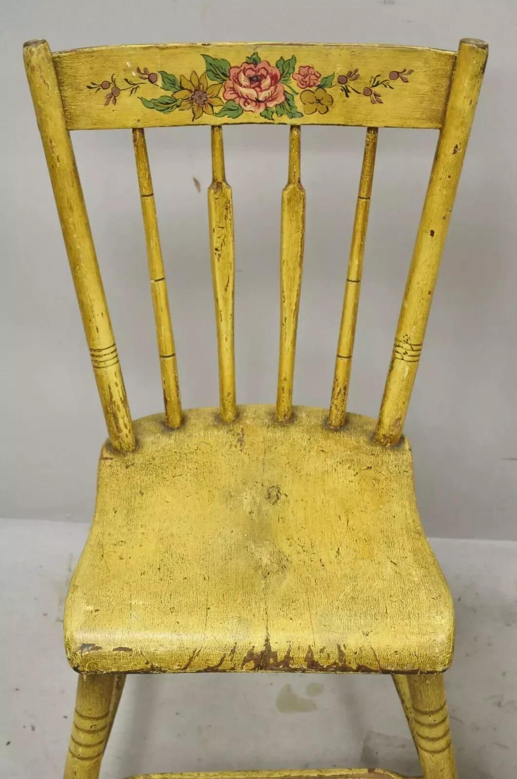 Paire de chaises d'appoint jaune Primitive Hitchcock style Frederick Loeser & Co en vente 1