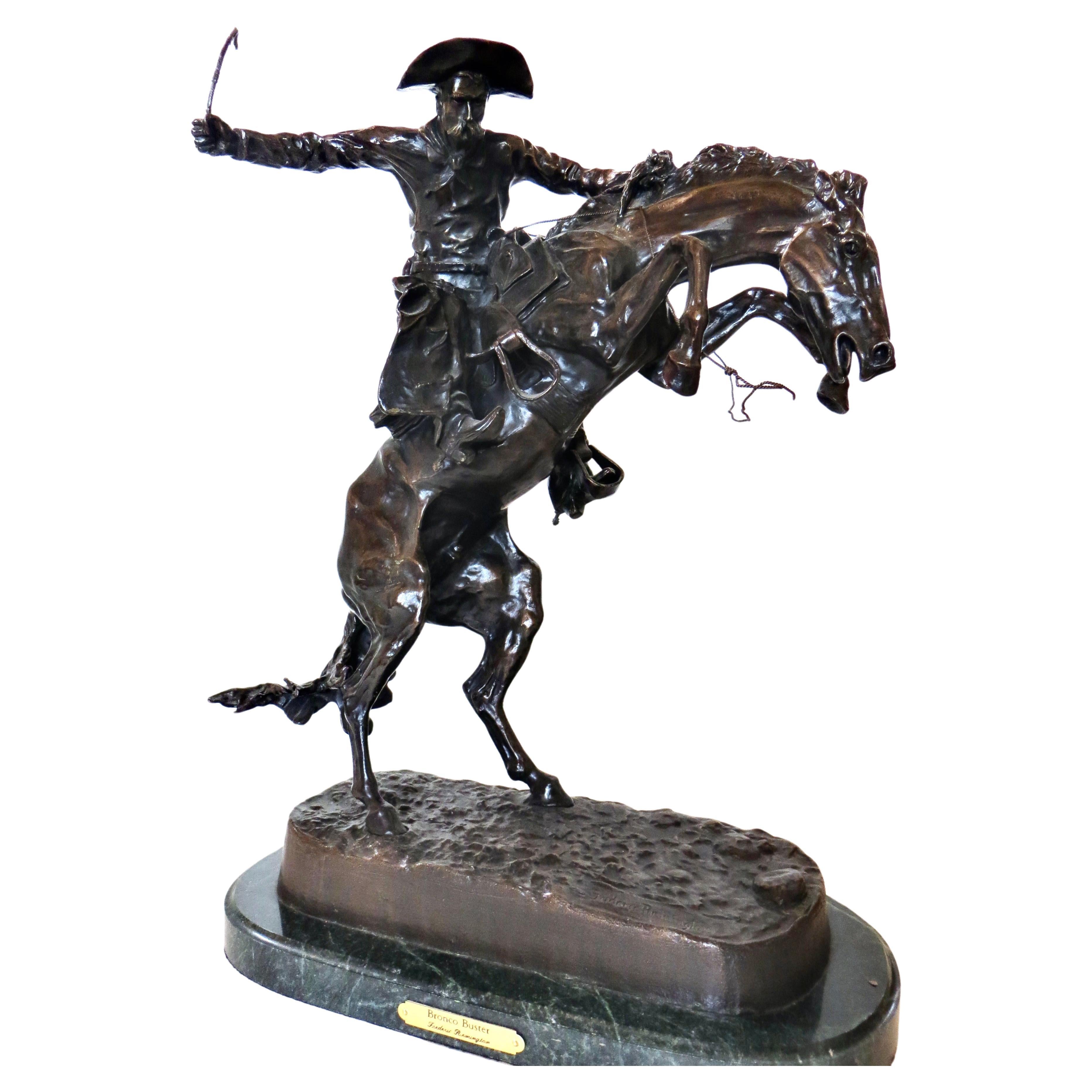 Frederick Remington "Bronco Buster" Bronce. Estadounidense, alrededor de 1940 en venta