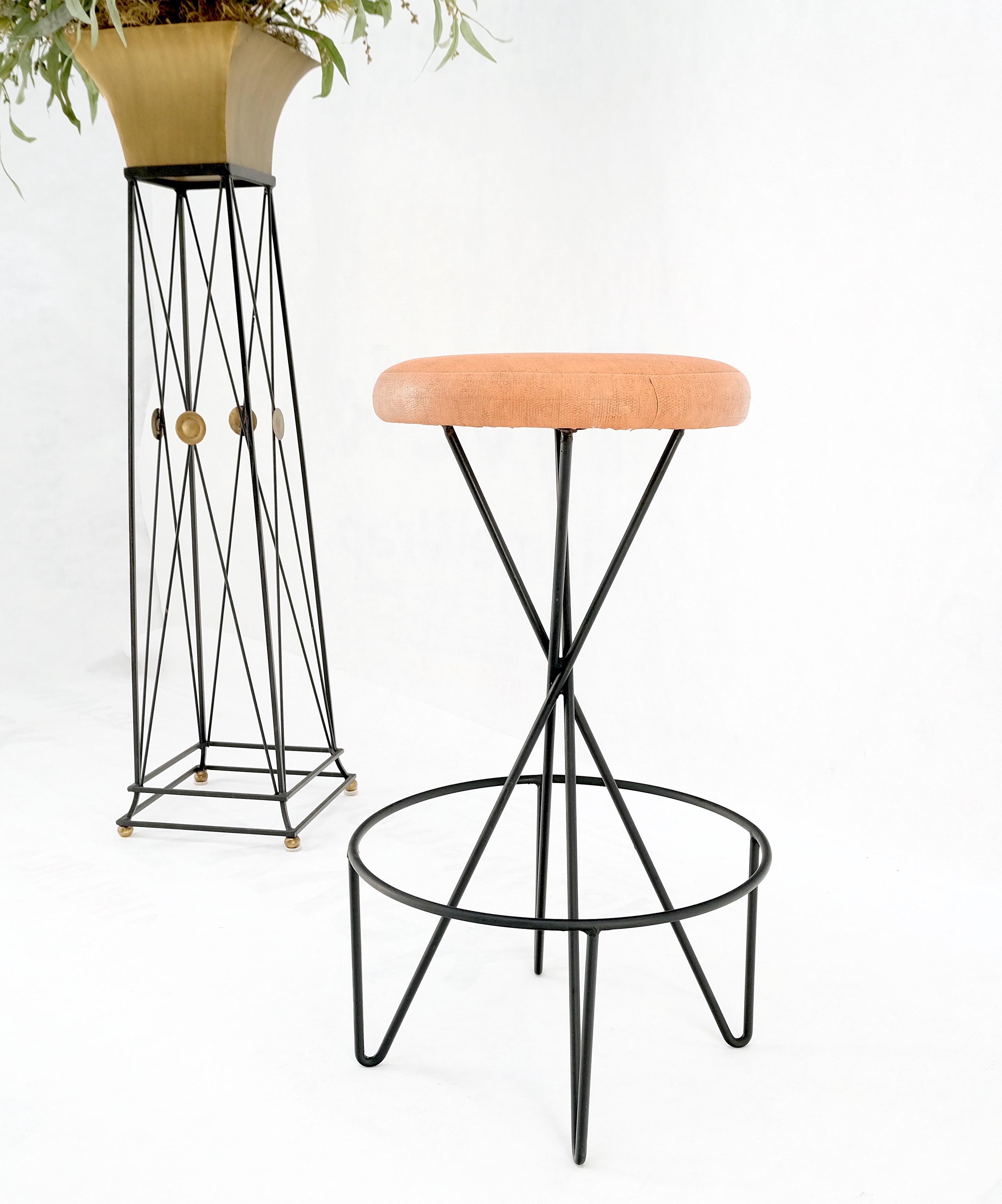 Painted Frederick Weiberg Mid-Century Modern Wire Base Round Seat Bar Stool, circa 1970s For Sale
