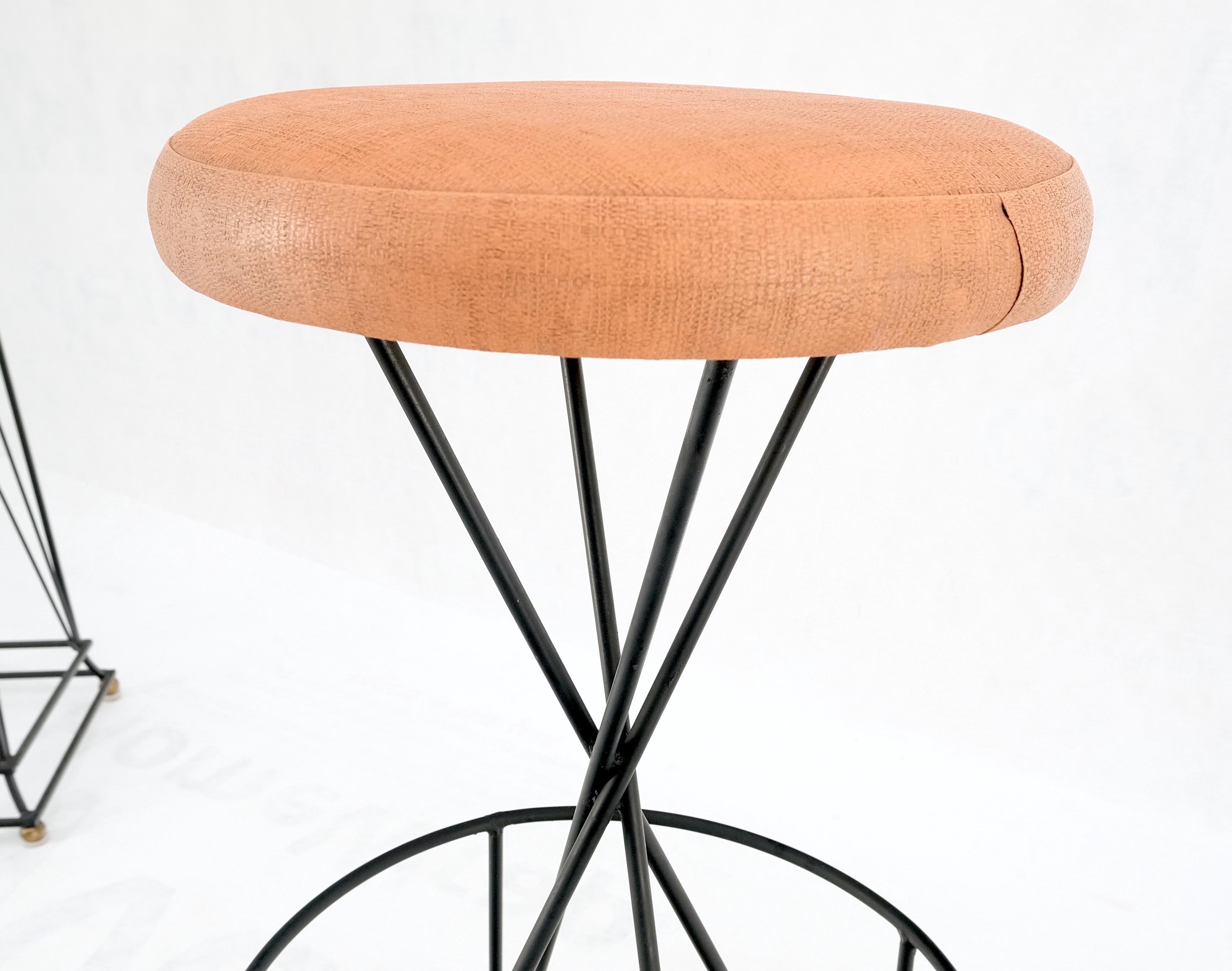 Frederick Weiberg Mid-Century Modern Wire Base Round Seat Bar Stool, circa 1970s In Good Condition For Sale In Rockaway, NJ