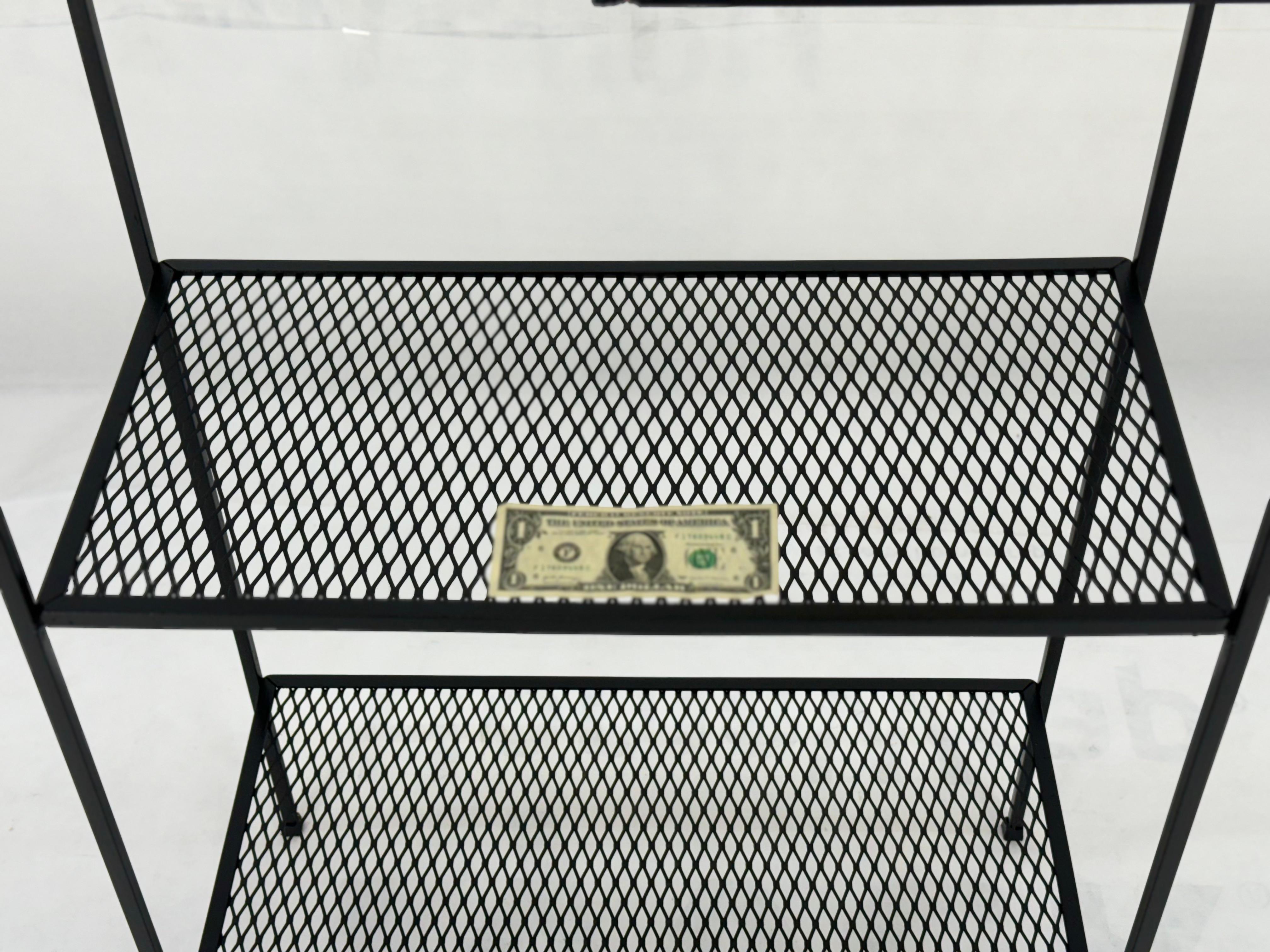 Frederick Weinberg Ferro smalto bianco e rete metallica Scaffali Etagere MINT! in vendita 3