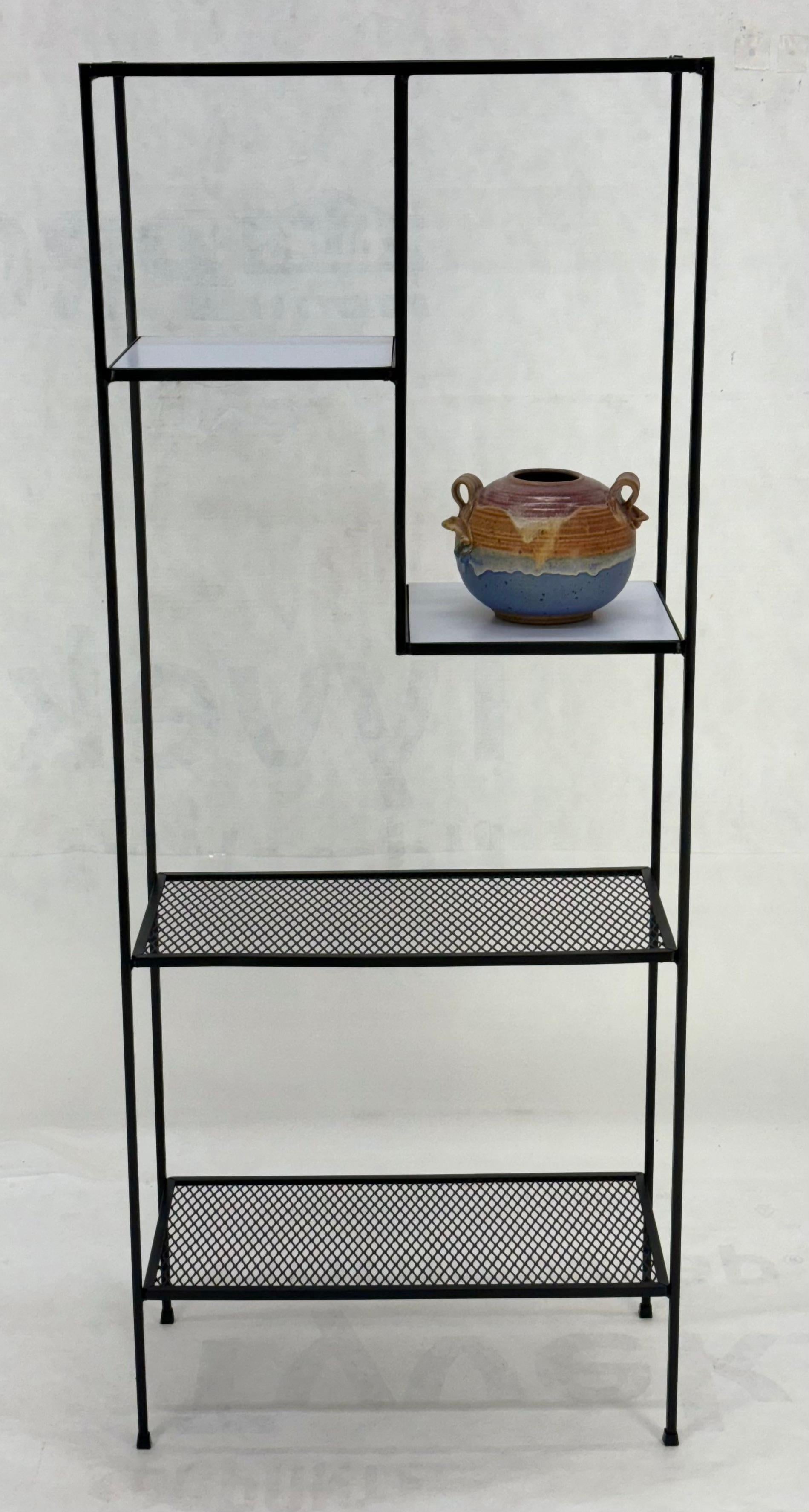 Acciaio Frederick Weinberg Ferro smalto bianco e rete metallica Scaffali Etagere MINT! in vendita