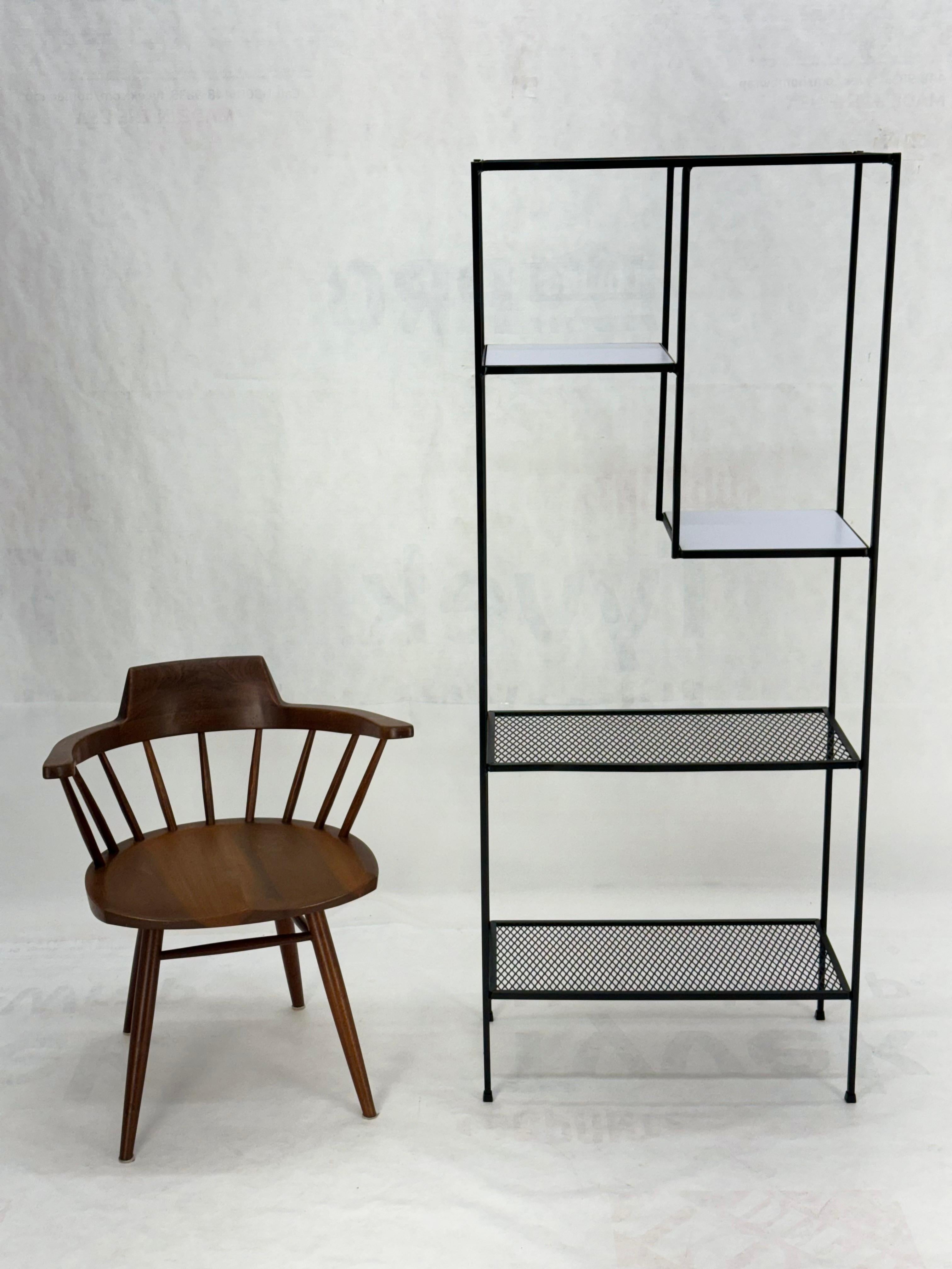 Frederick Weinberg Ferro smalto bianco e rete metallica Scaffali Etagere MINT! in vendita 1