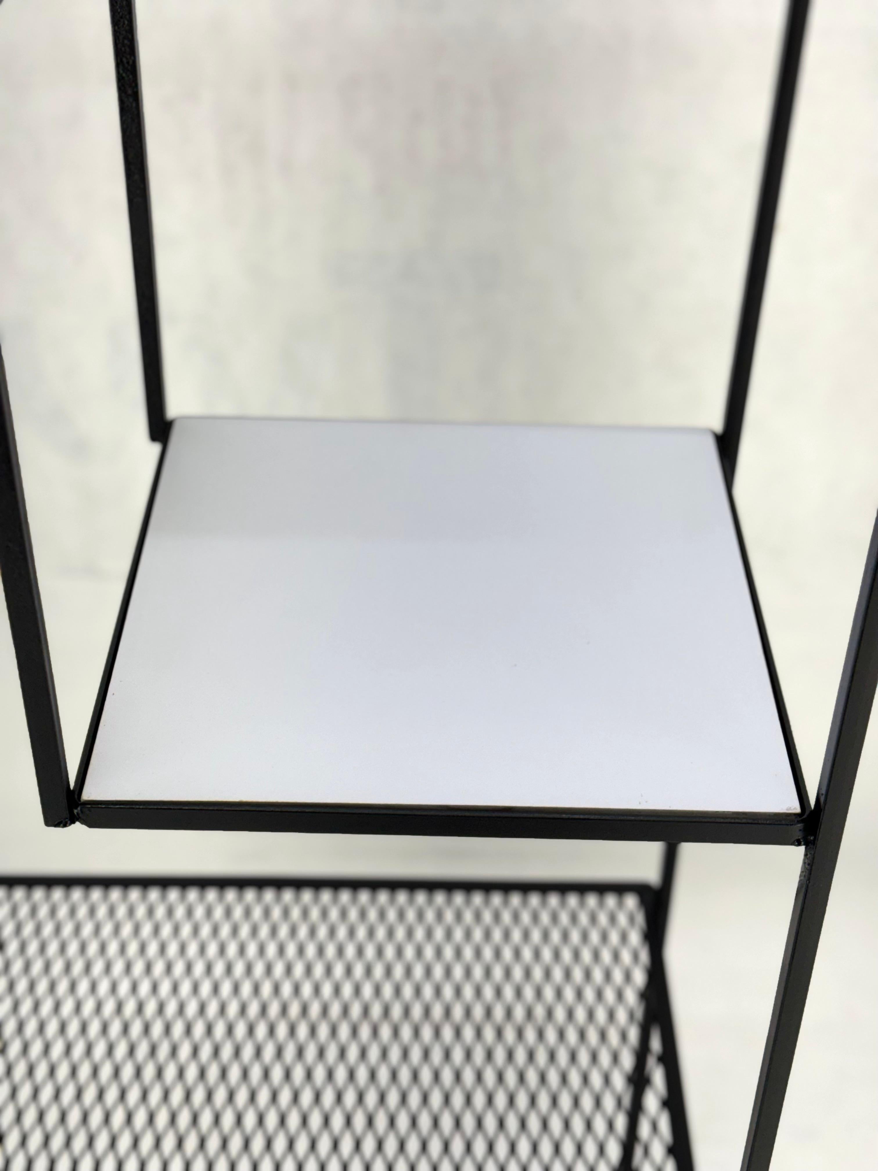 Frederick Weinberg Ferro smalto bianco e rete metallica Scaffali Etagere MINT! in vendita 2