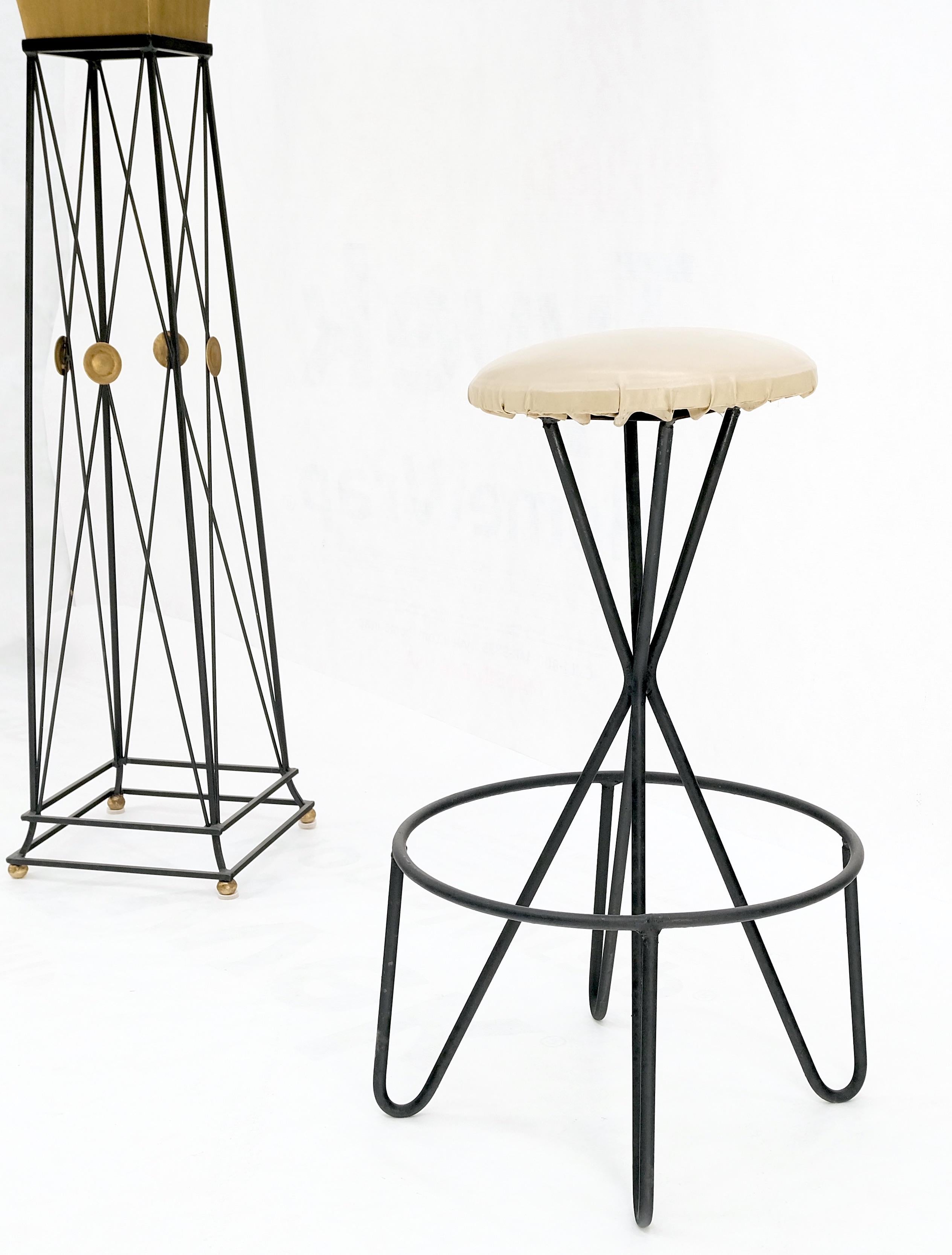 Painted Frederick Weinberg Mid-Century Modern circa 1970s Wire Base Barstool  For Sale