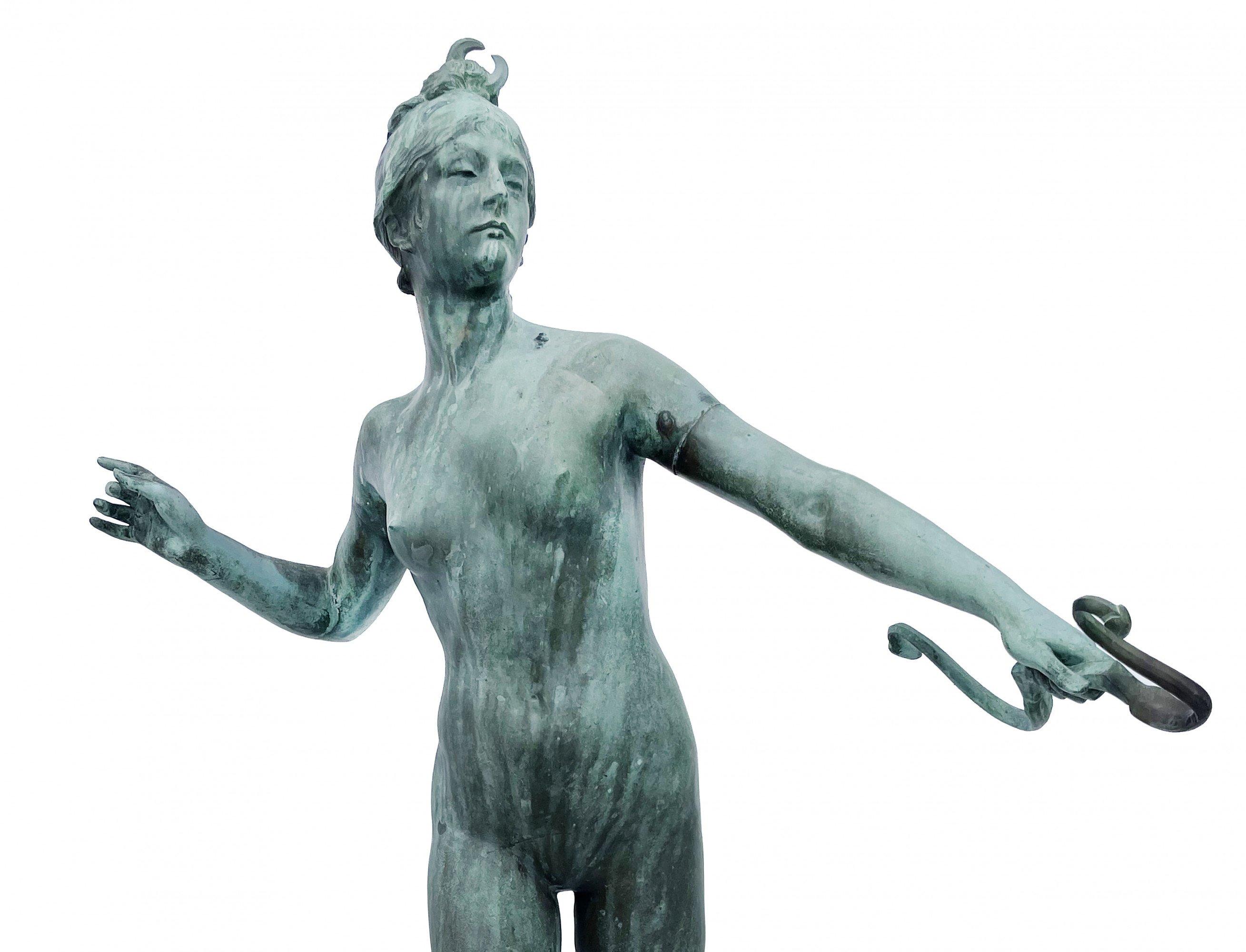 Diana die Jägerin, klassische Bronzeskulptur aus dem Jahr 1890 – Sculpture von Frederick William MacMonnies