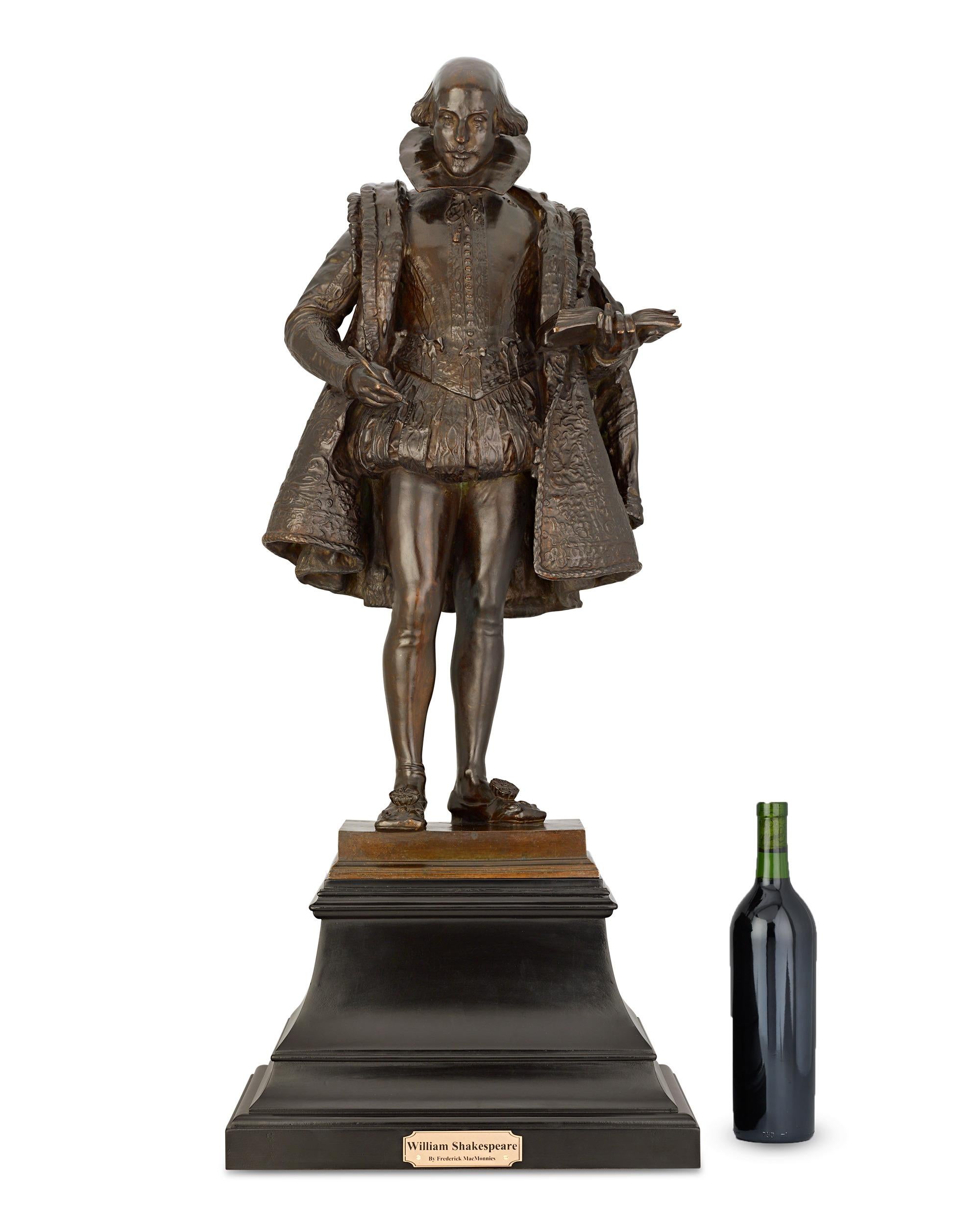 Estatuilla de bronce patinado de William Shakespeare - Sculpture de Frederick William MacMonnies