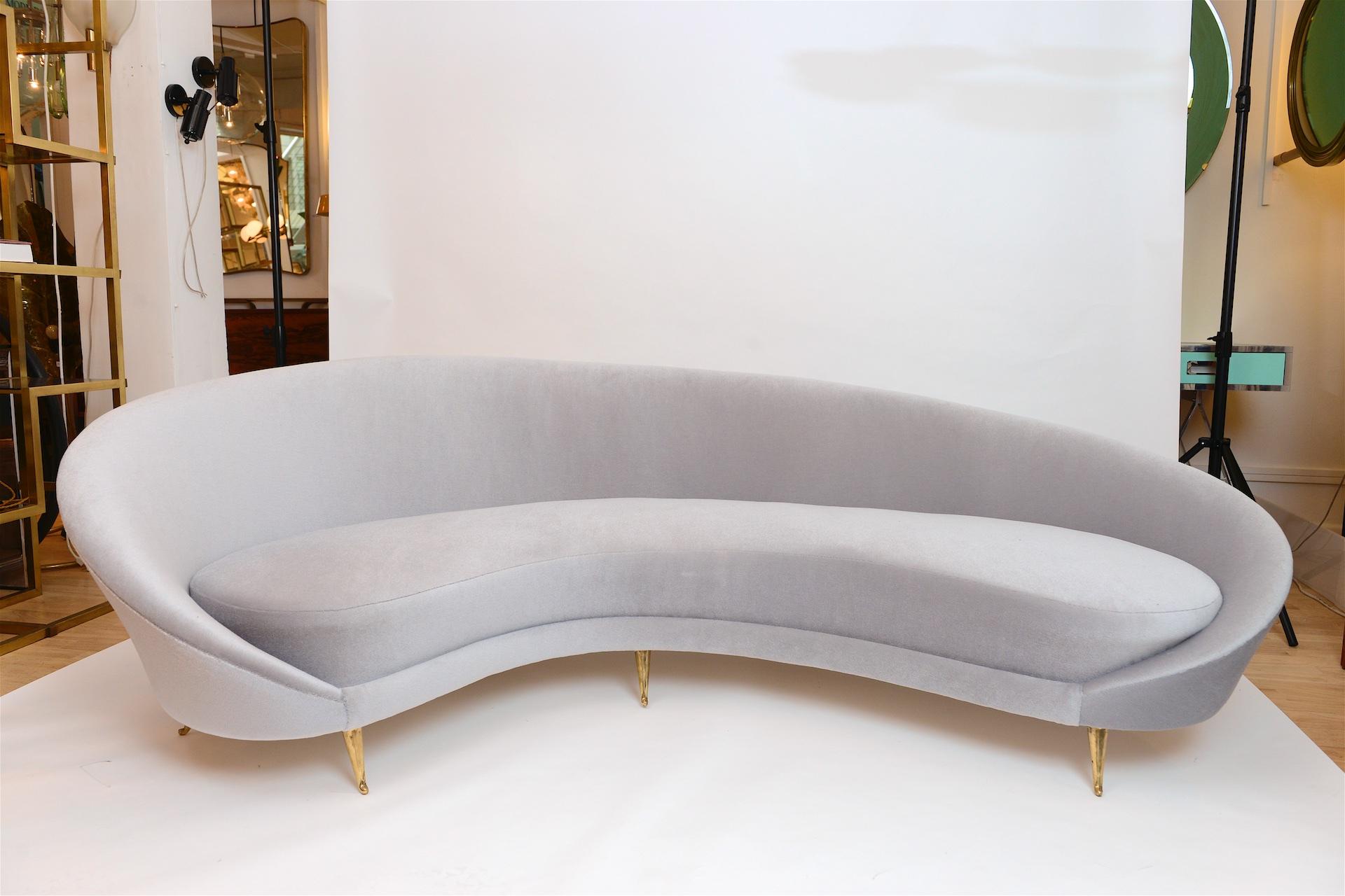 Curved sofa often attributed to Ico Parisi beautifully re upholstered in mohair velvet

An elegant and original 1950s Italian sofa with polished brass legs

** Please note this is NOT a reproduction... 

   