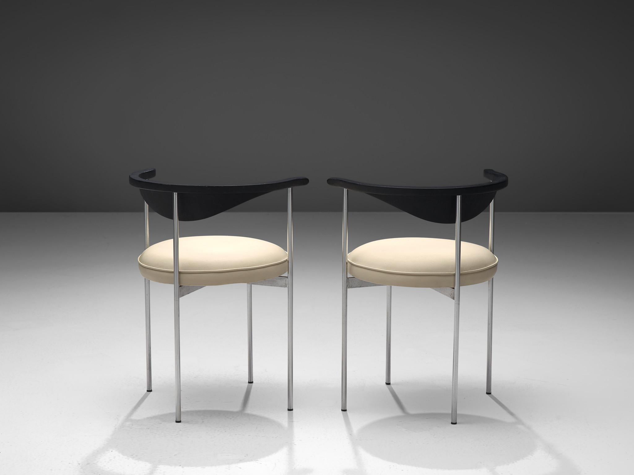 Frederik Sieck for Fritz Hansen, pair of chairs, white skai, metal, black painted wood, steel, Denmark, 1960s.

This Industrial clear pair of model 3200 chairs was designed by the Swedish designer Sieck for Fritz Hansen. The round chair has