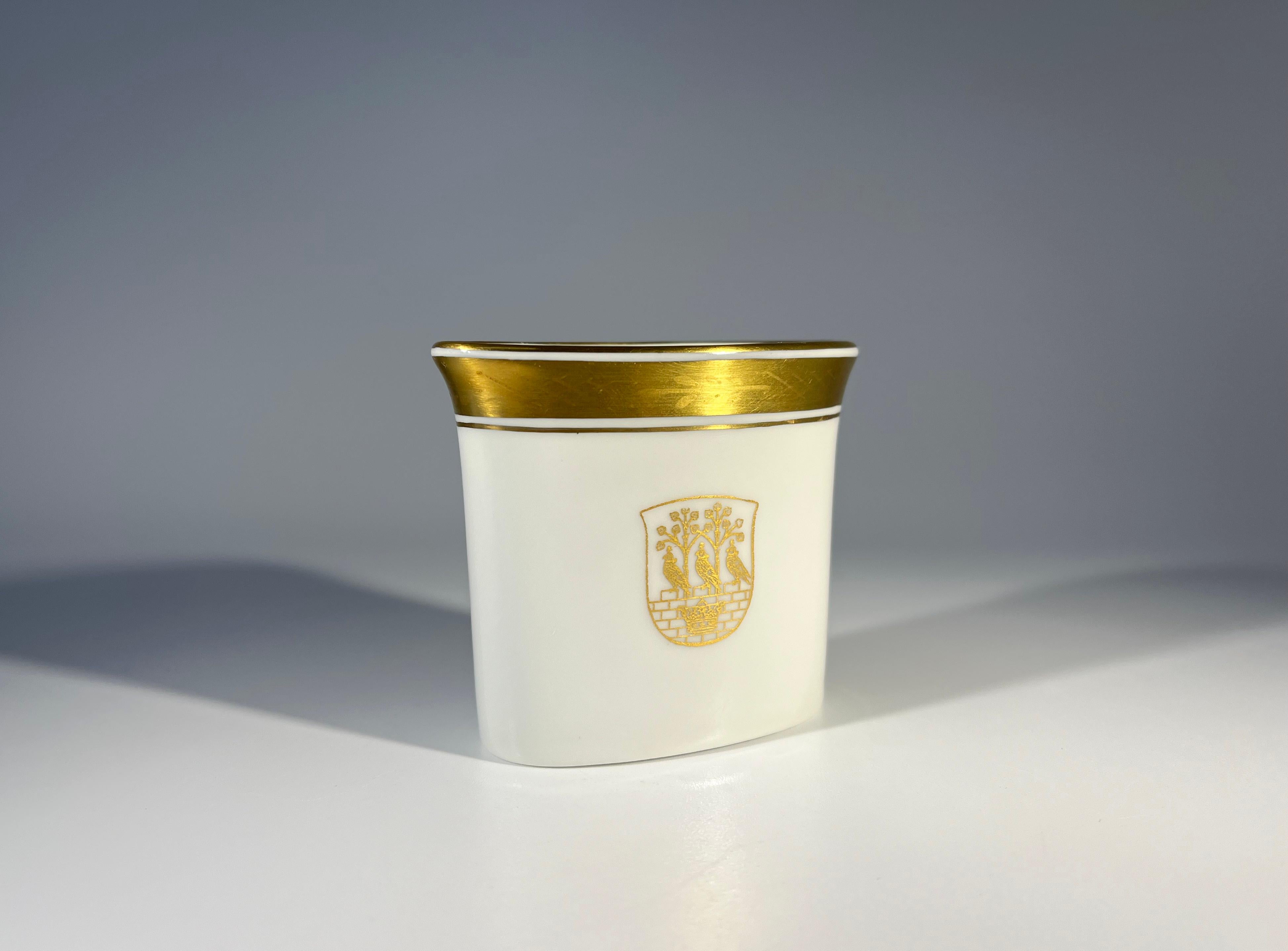 Frederiksberg Coat Of Arms, Royal Copenhagen Porcelain, Gilded Toothpick Holder For Sale 2