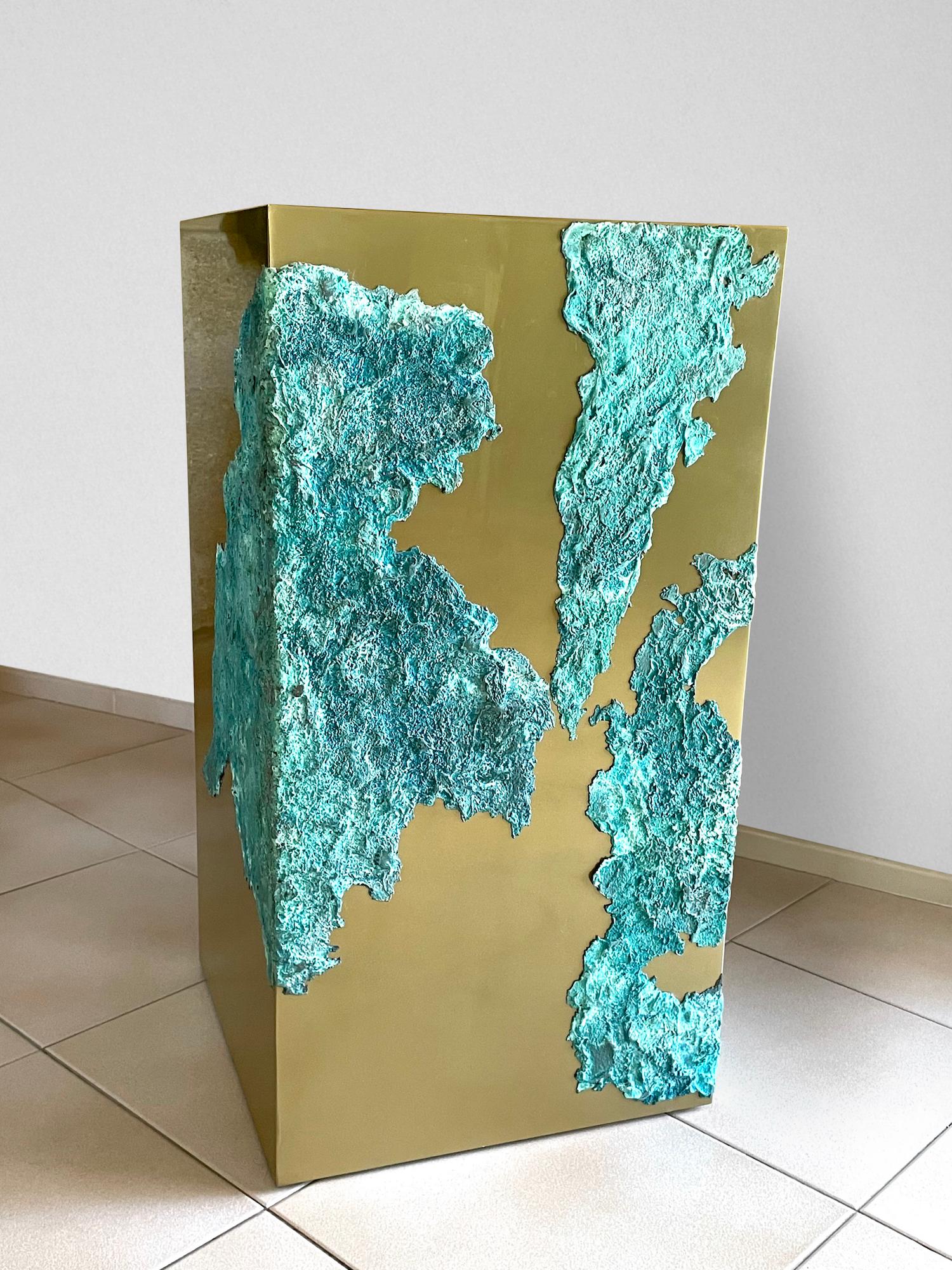 Pangaea Totem by Frédérique Domergue - Abstract metal sculpture, bronze, golden
