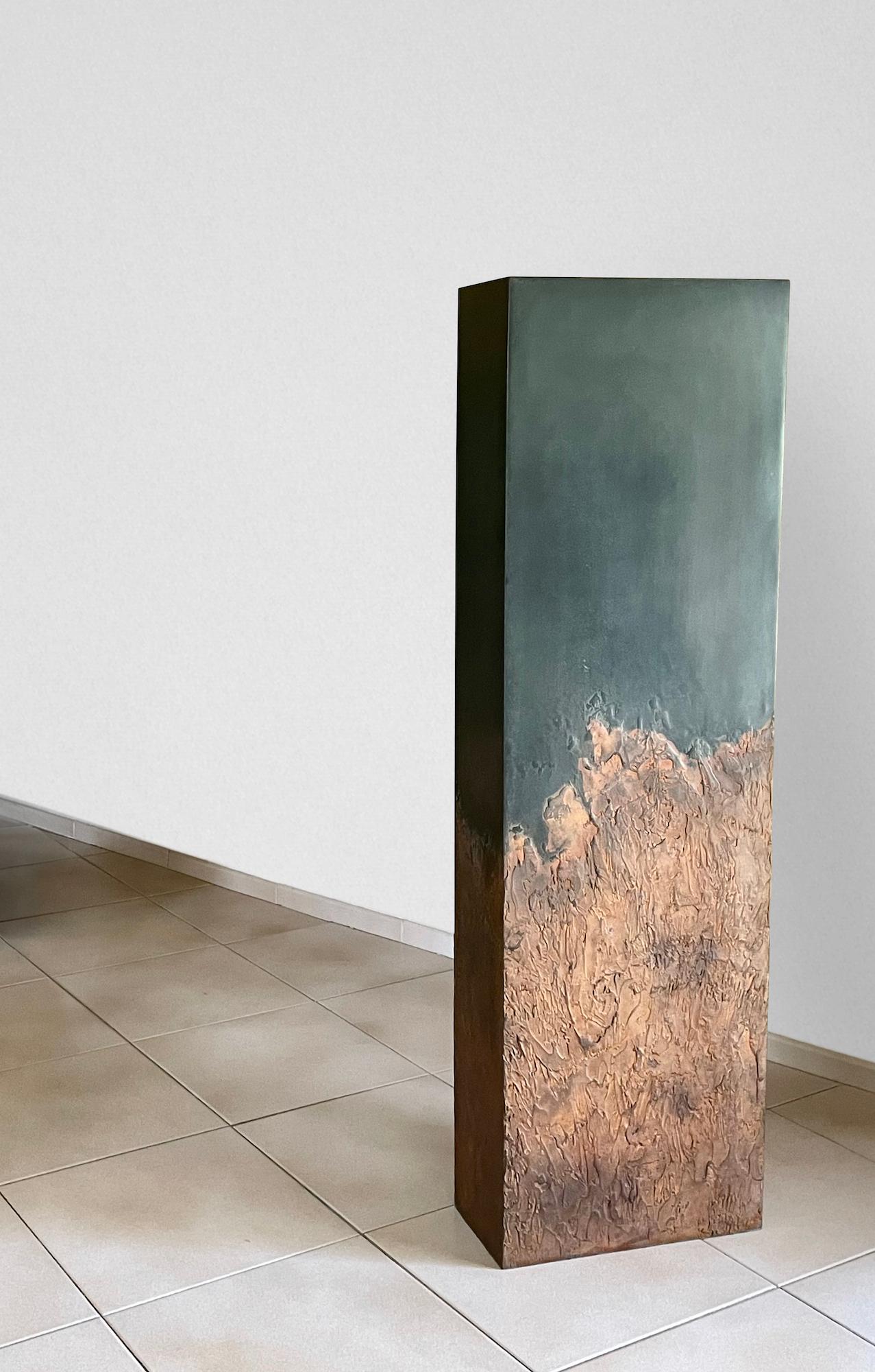 Totem (medium) di Frédérique Domergue - Scultura astratta in metallo, acciaio, arancione in vendita 2