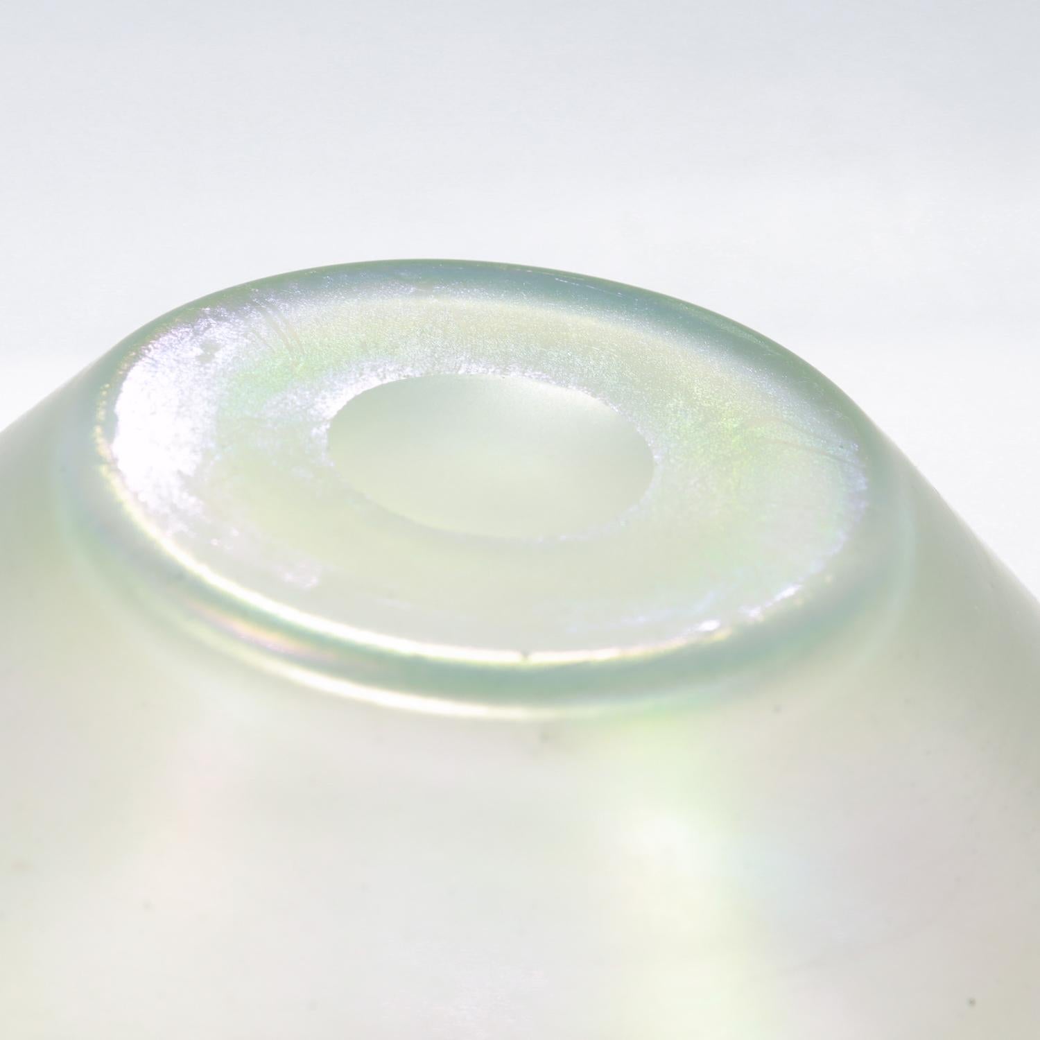 Vaso a coppa in vetro Fredrick Carder Era Steuben Glass Aqua Marine Iridescente Verre de Soie in vendita 5