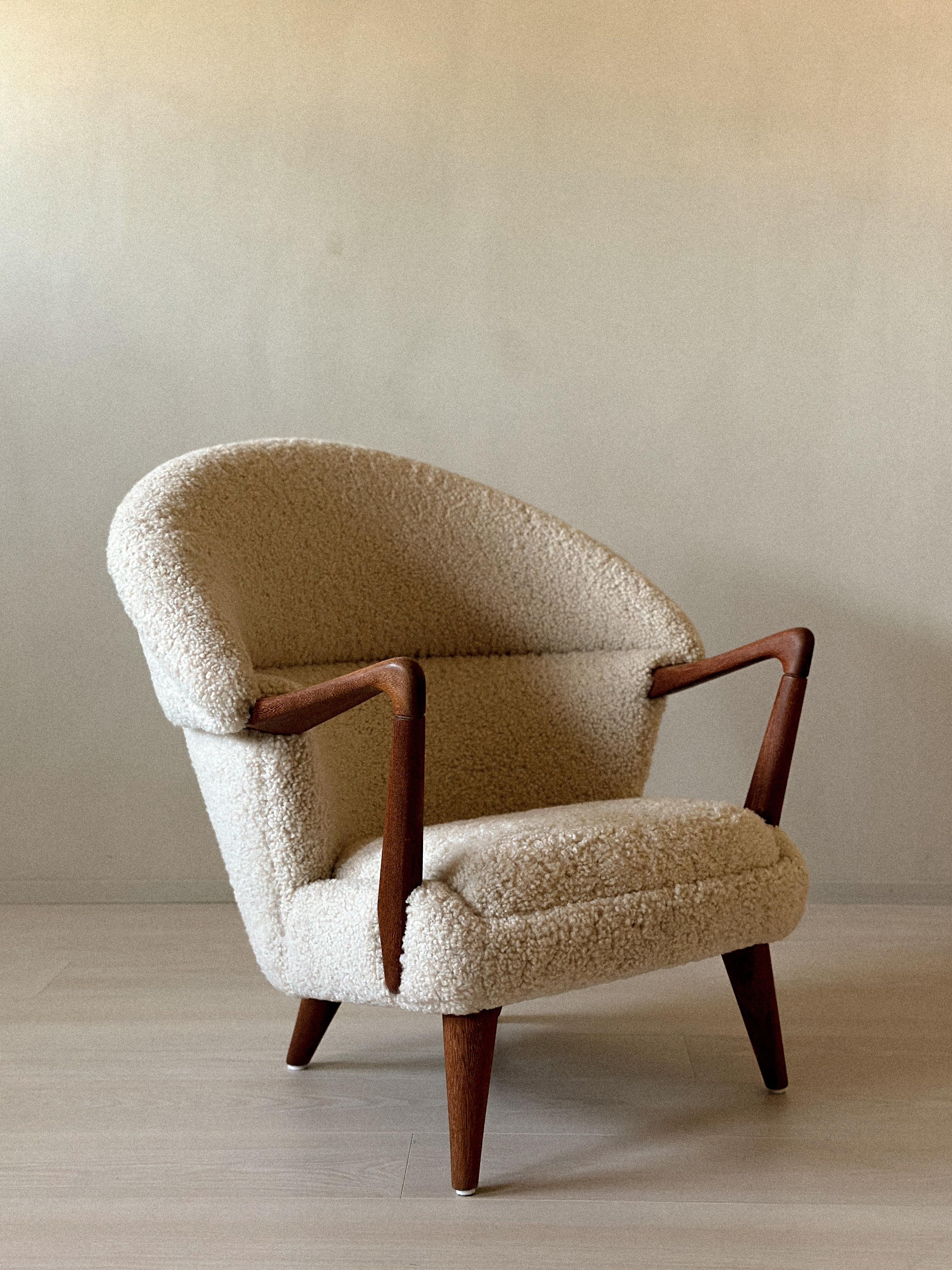 Armchair model 2222 by Fredrik A. Kayser for Rastad & Relling. Manufactured by Hjelm & Årnes, Norway, c. 1955. Newly upholstered in sheepskin. Wear consistent with age and use.