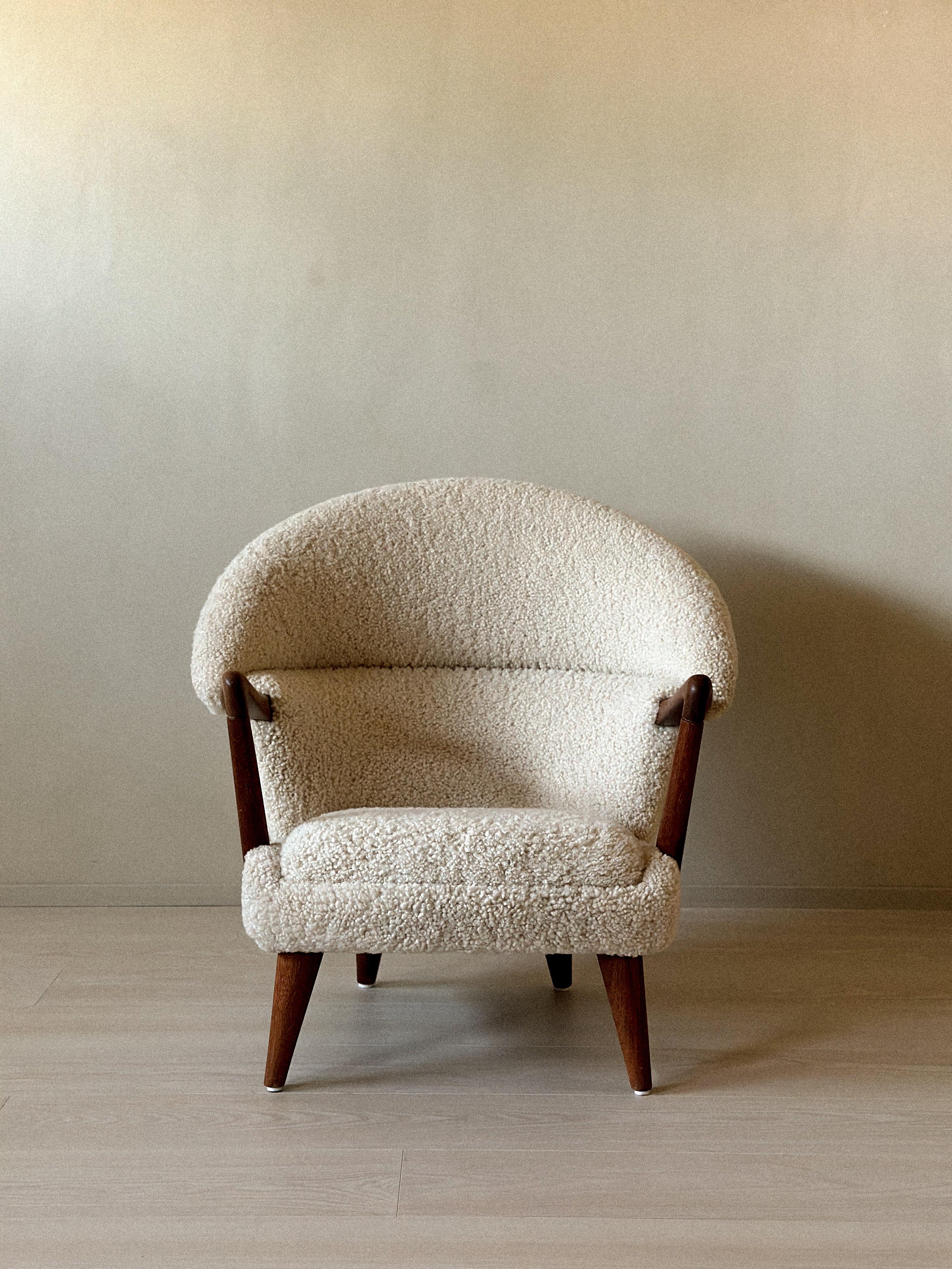 Mid-Century Modern Fredrik A. Kayser, Model 2222 for Rastad & Relling. Manufactured by Hjelm & Årn For Sale