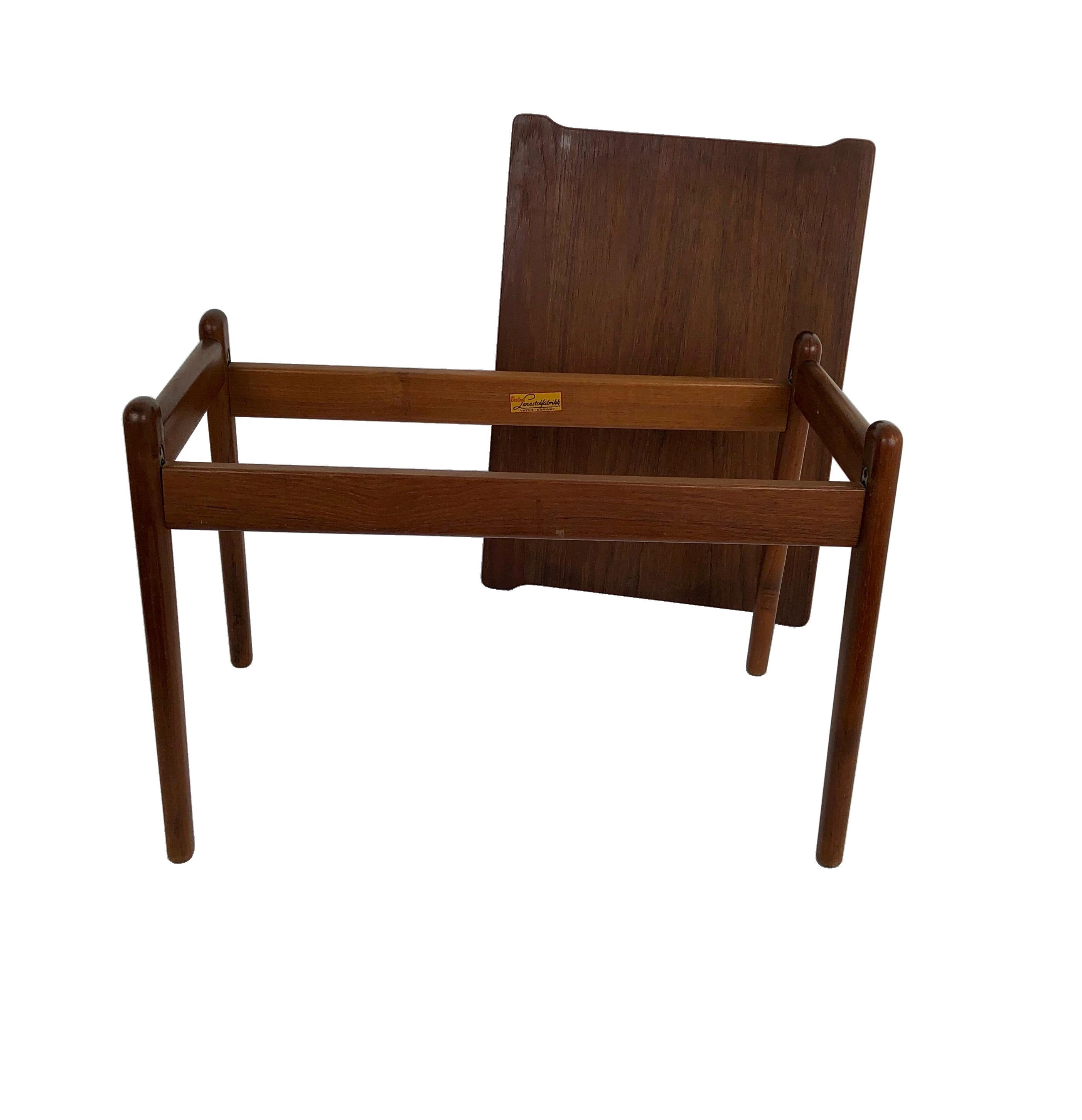 Fredrik A. Kayser Teak Vatne Lenestolfrabikk Side Tray Table, Norway, 1950s In Good Condition For Sale In Rome, IT