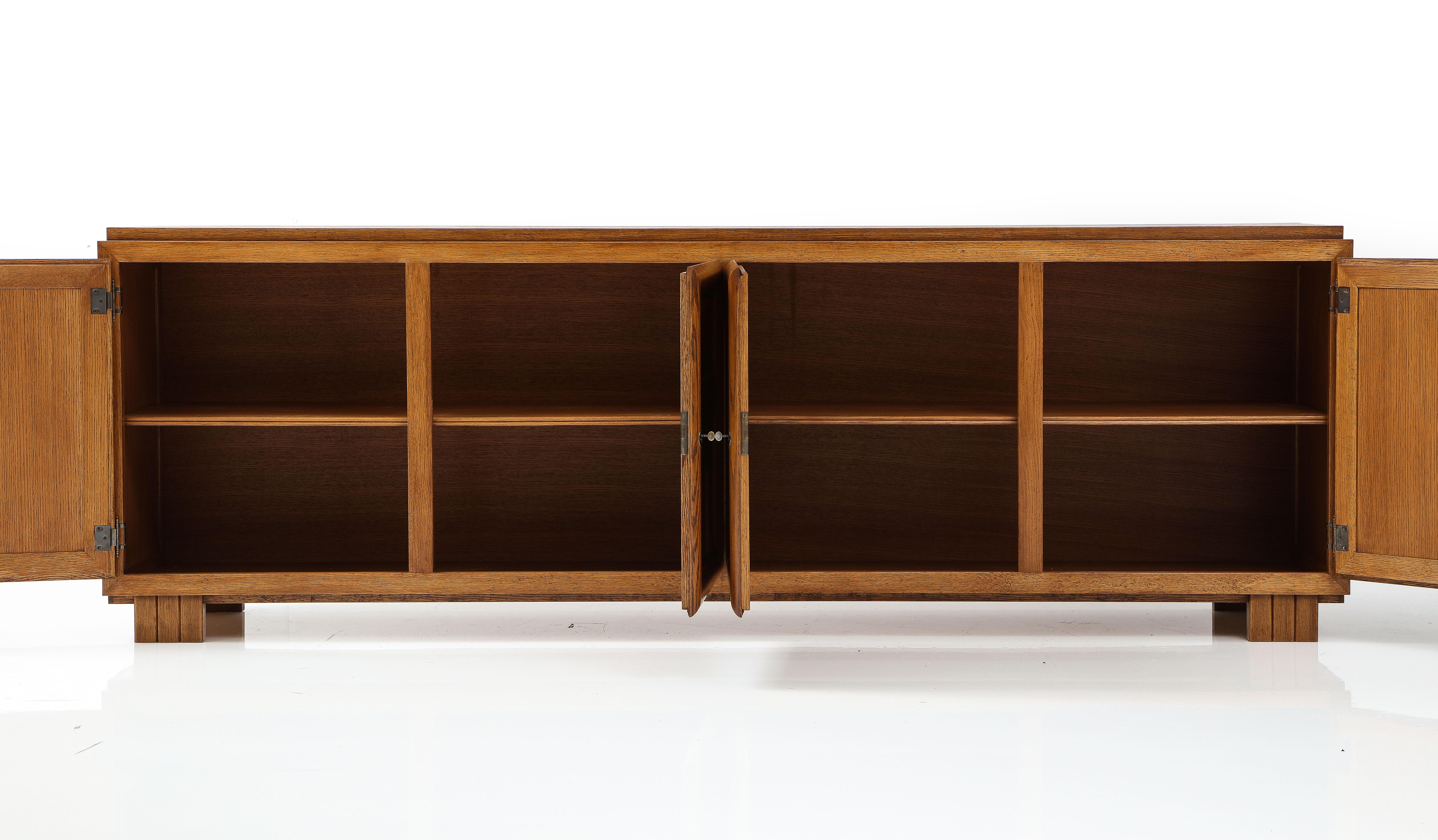 Moderno 'Fredrik' Credenza artigianale a due ante su ordinazione in Oak Solid in vendita