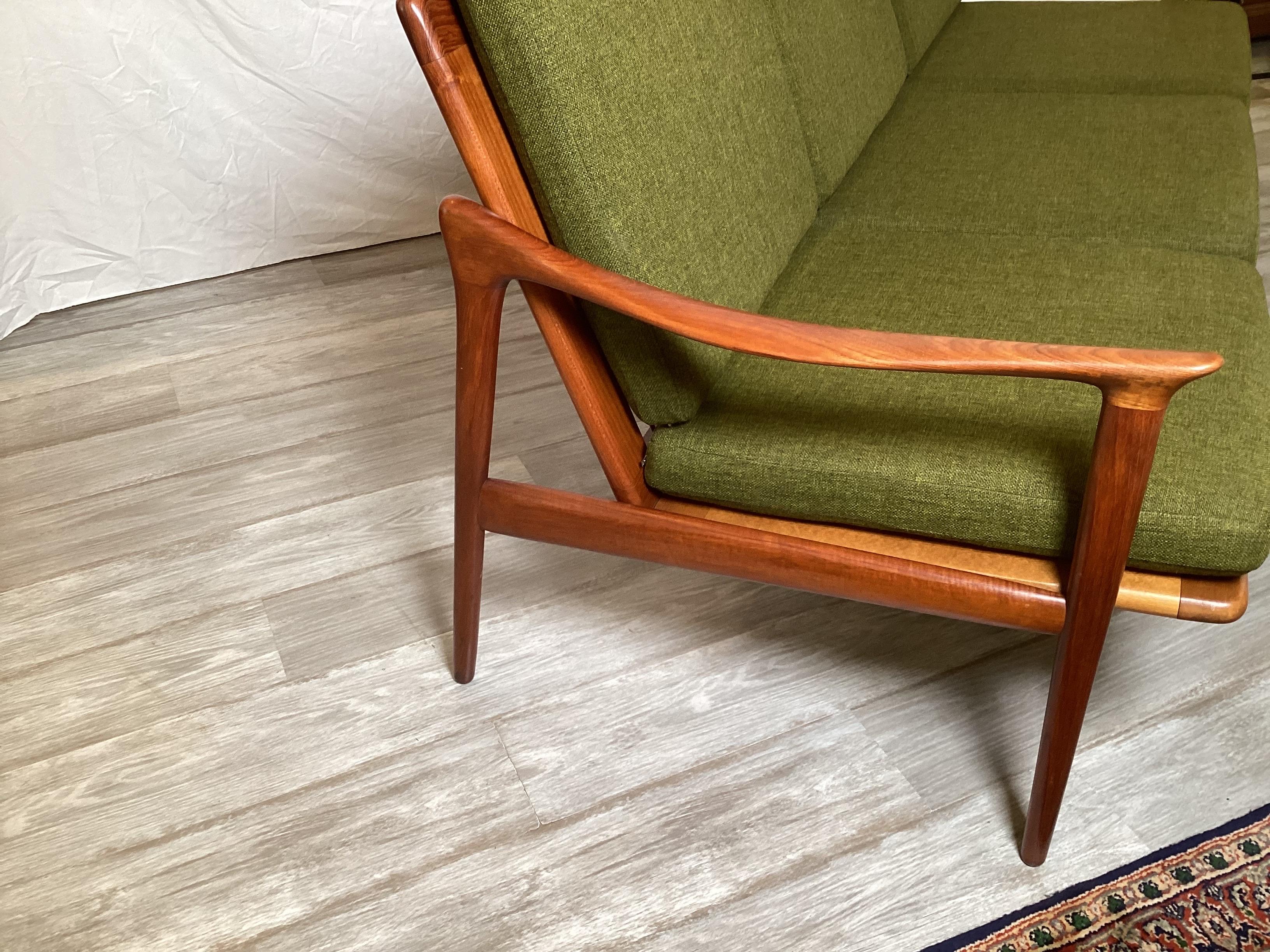 Fredrik Kayser 3 seat upholstered sofa with original fabric en vente 3
