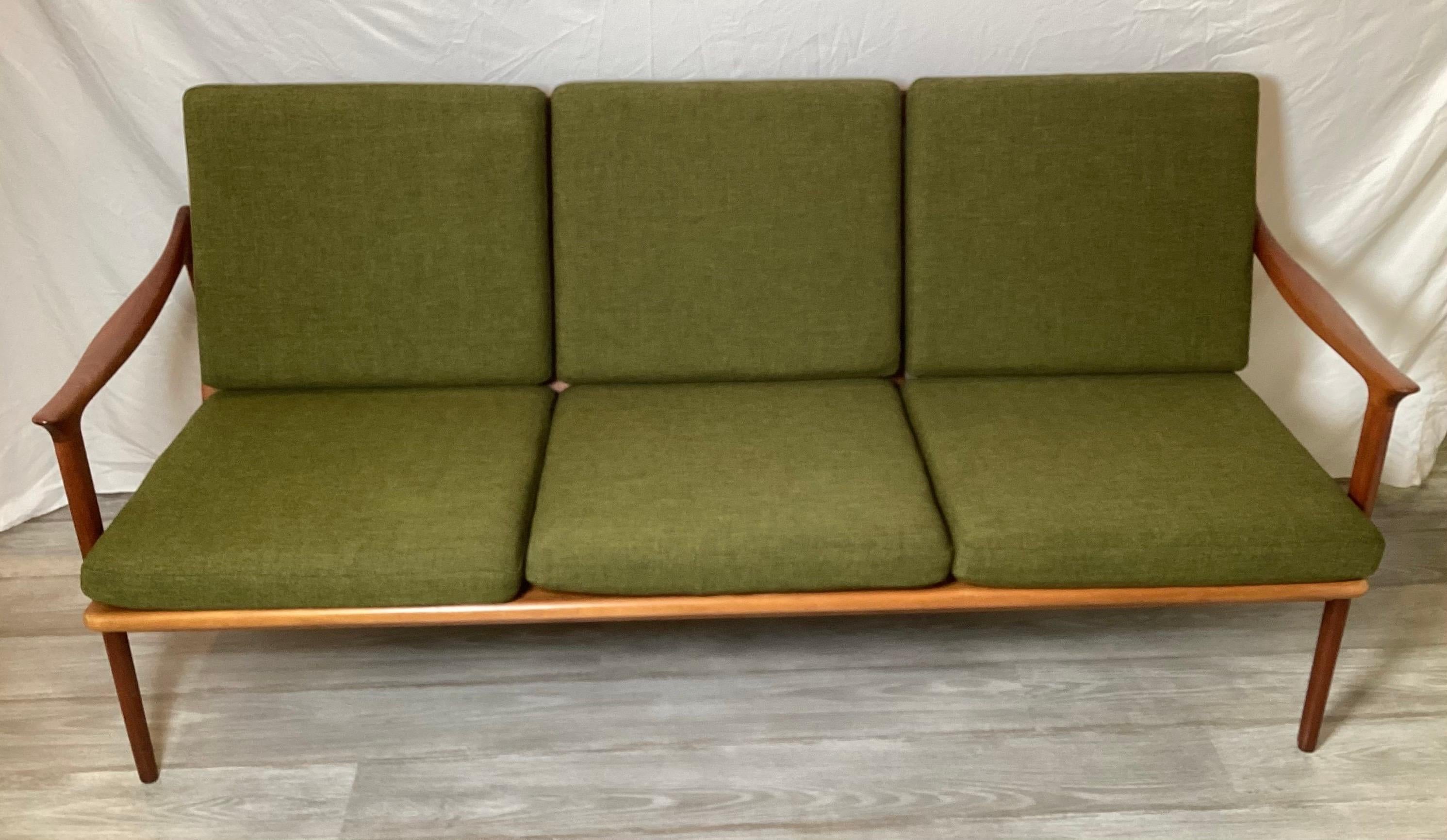 Danois Fredrik Kayser 3 seat upholstered sofa with original fabric en vente