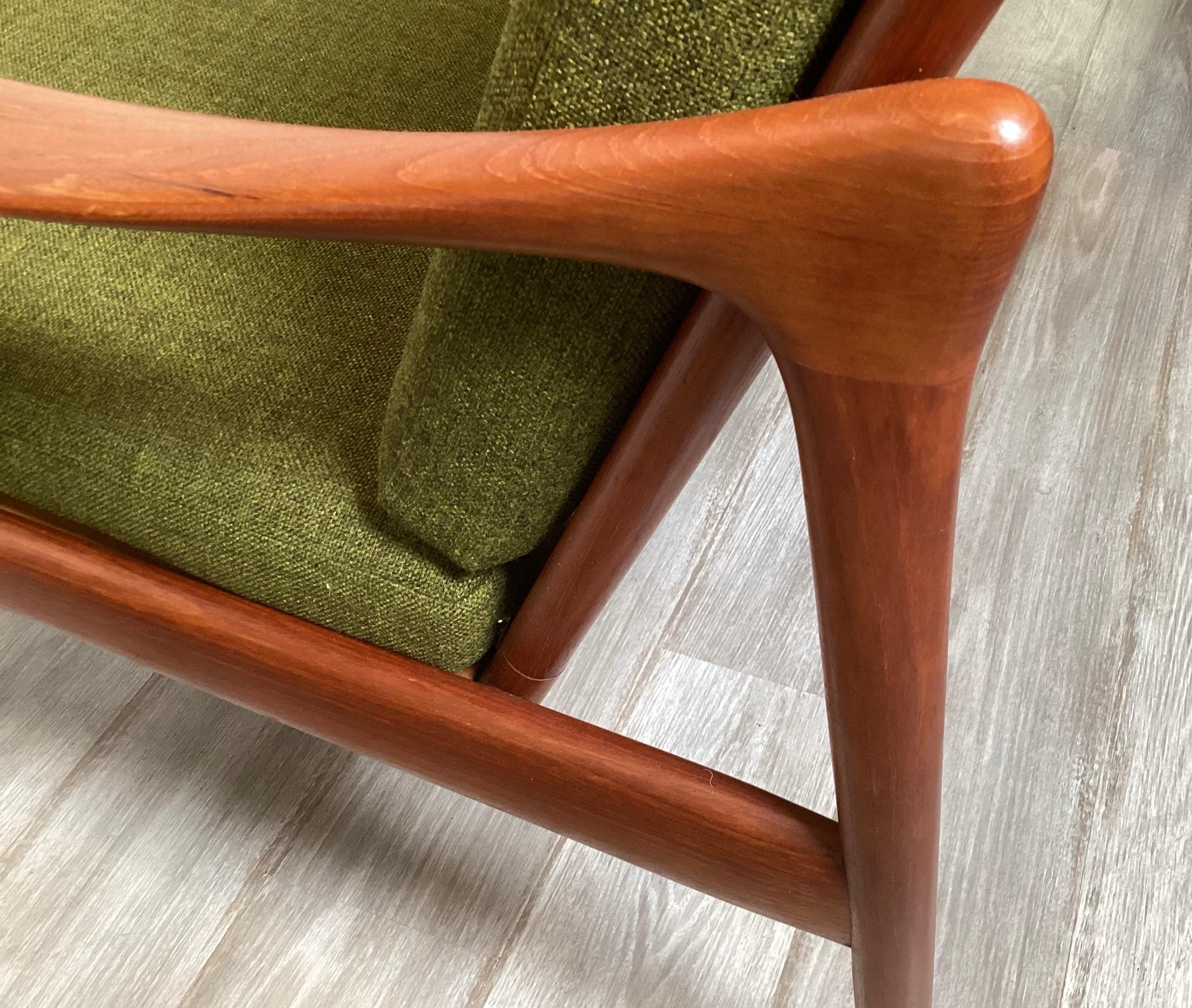 Fredrik Kayser 3 seat upholstered sofa with original fabric en vente 1