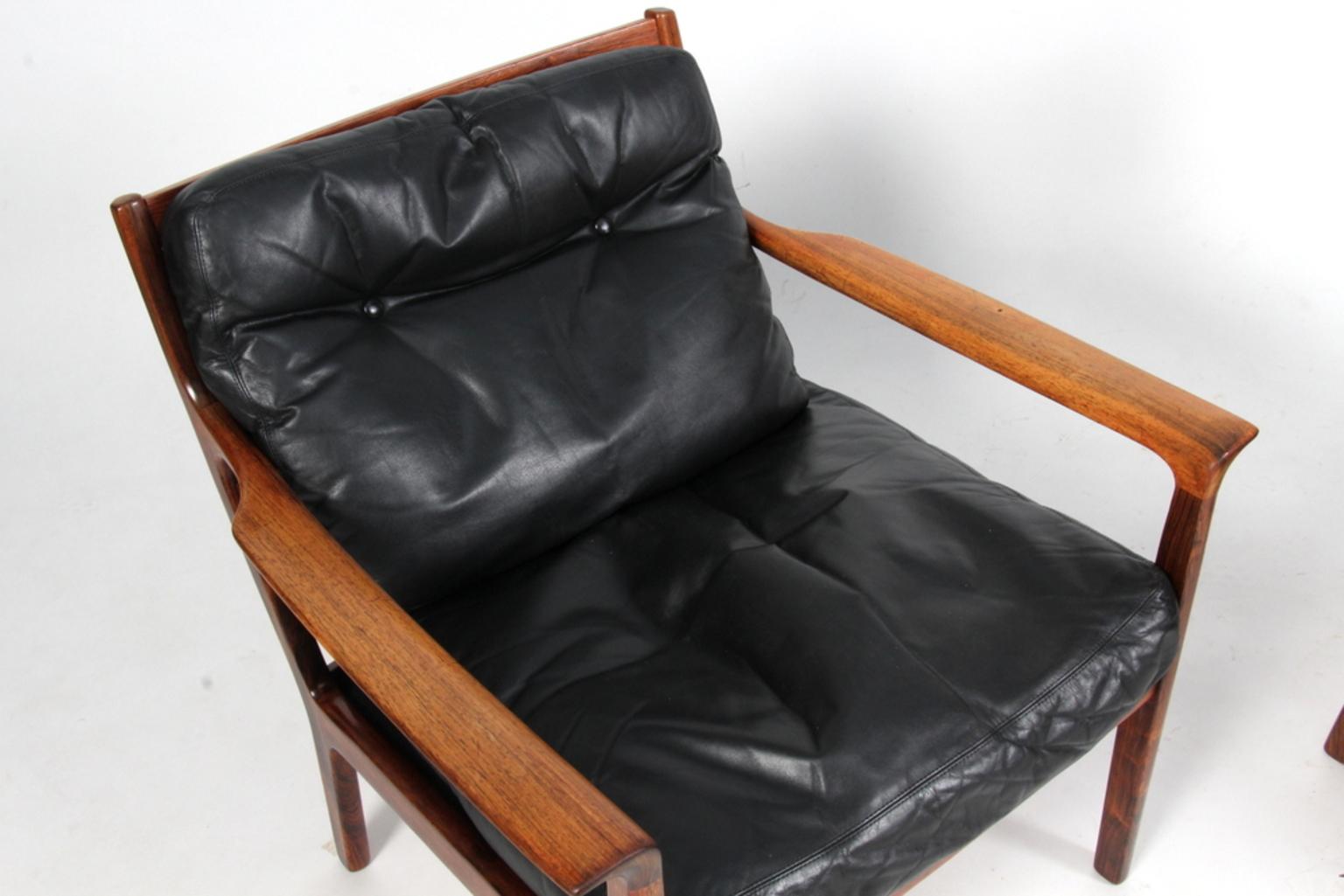 Fredrik Kayser elegant lounge chair in solid rosewood.

Original black leather cushions, back cushions with buttons. 

Made in Norway in the 1960s.