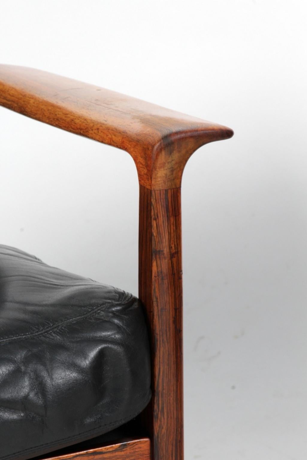 Fredrik Kayser Lounge Chair in Rosewood and Black Original Leather, 1960s In Good Condition In Esbjerg, DK