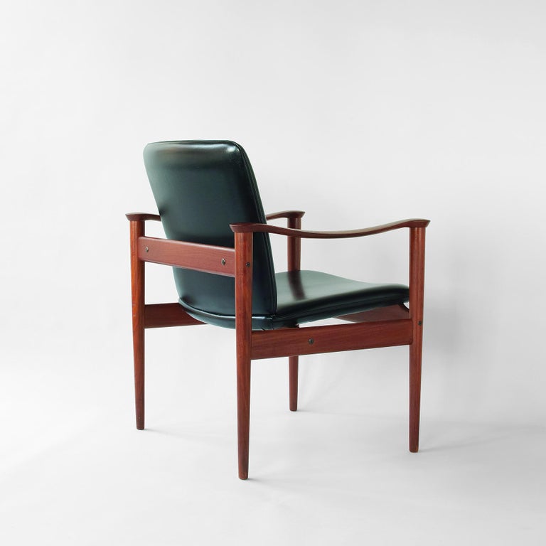 For your consideration is this rare, out-of-production Model 710 armchair which is similar to Fredrik Keyser's more common Model 711, but features a more upright seating position. This makes it suitable as a pull-up chair, while still being