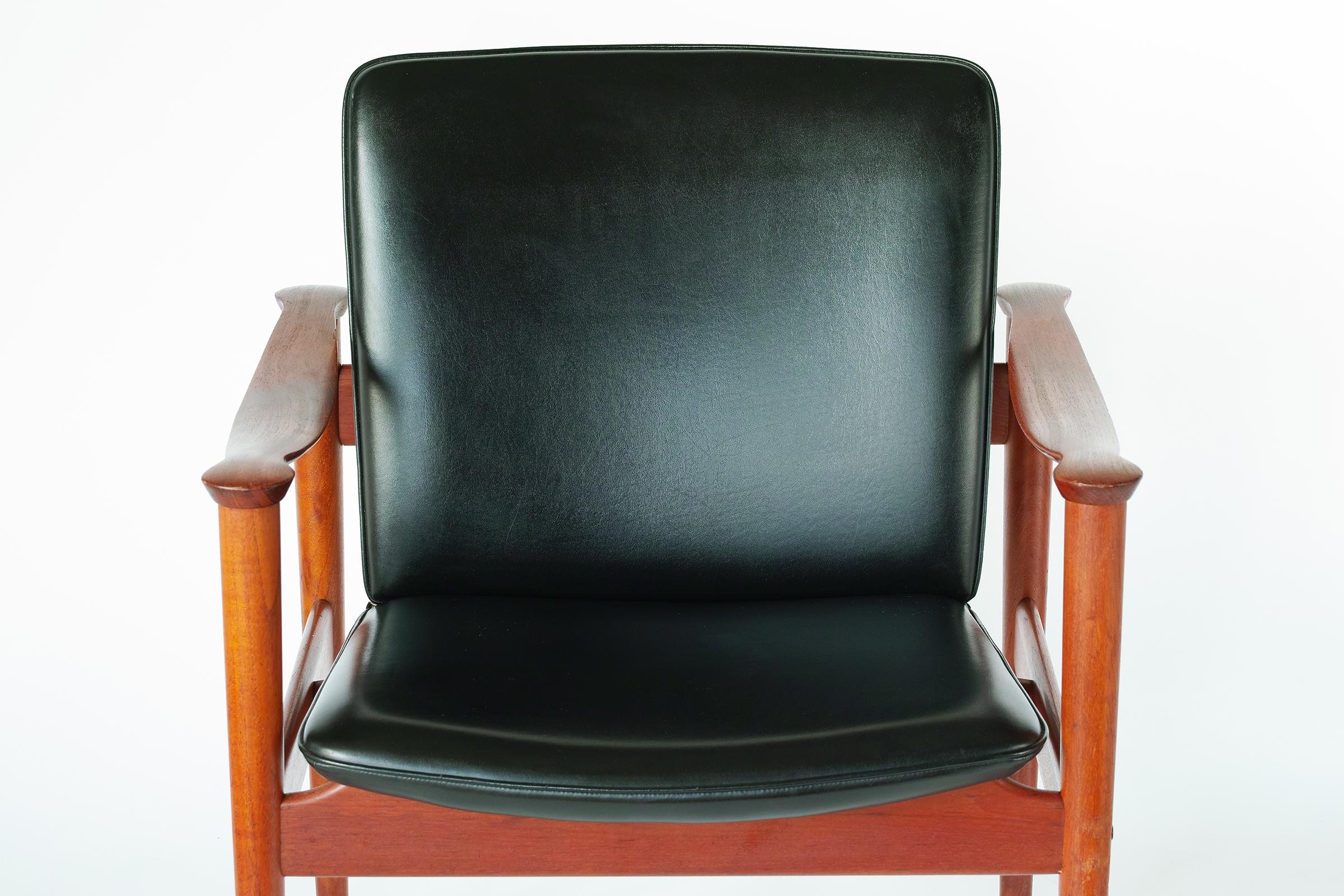 Norwegian Fredrik Kayser Model 710 Armchair For Sale