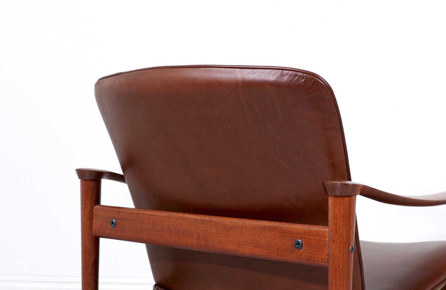 Fredrik Kayser Model-711 Teak & Cognac Leather Lounge Chair 3