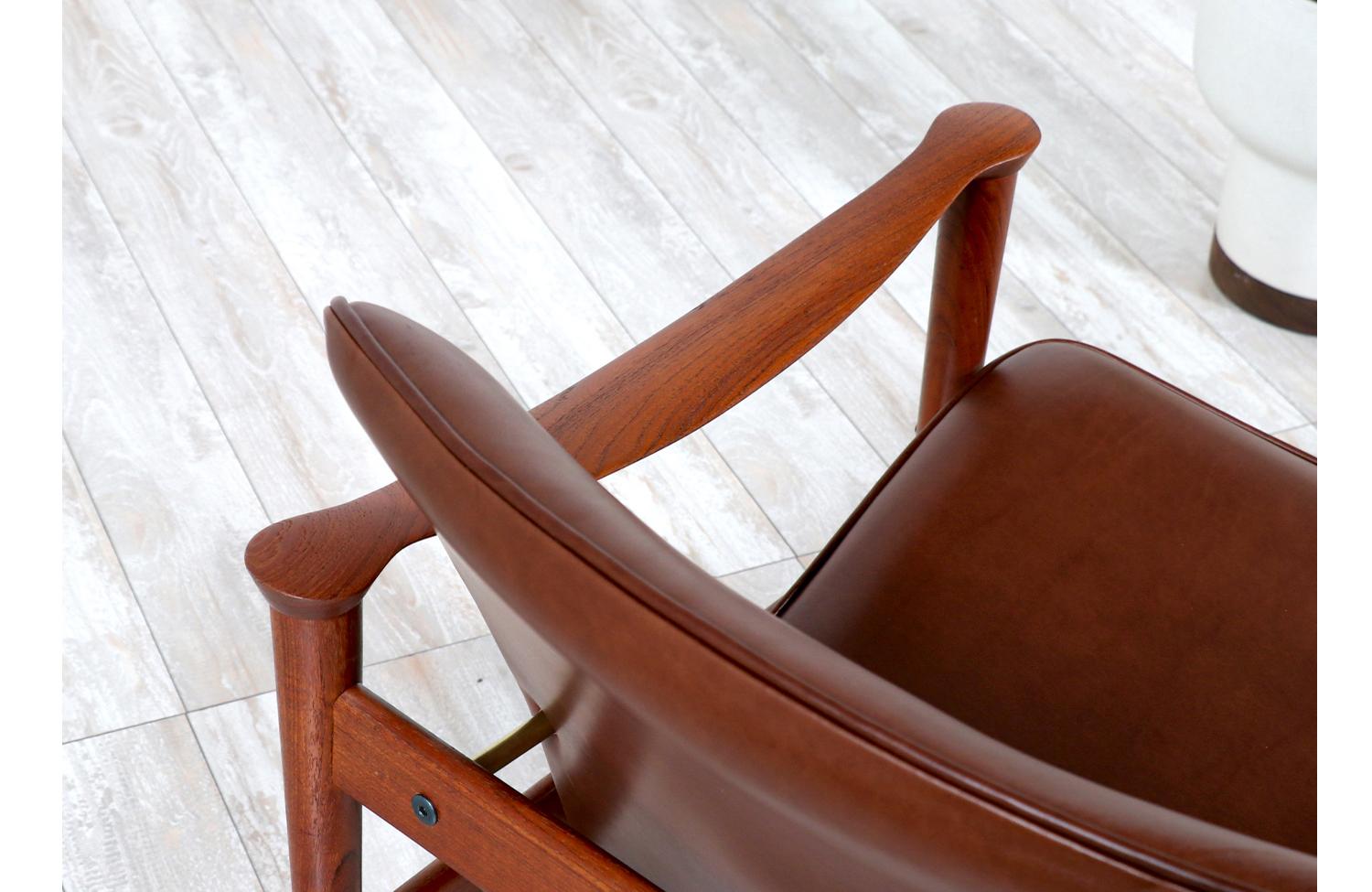 Mid-20th Century Fredrik Kayser Model-711 Teak & Cognac Leather Lounge Chair