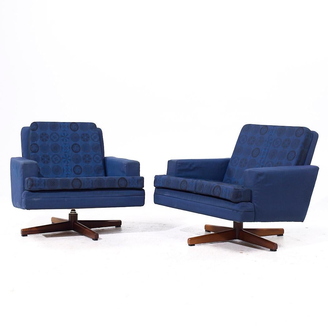 Mid-Century Modern Paire de chaises longues pivotantes norvégiennes du milieu du siècle dernier Fredrik Kayser modèle 807 en vente