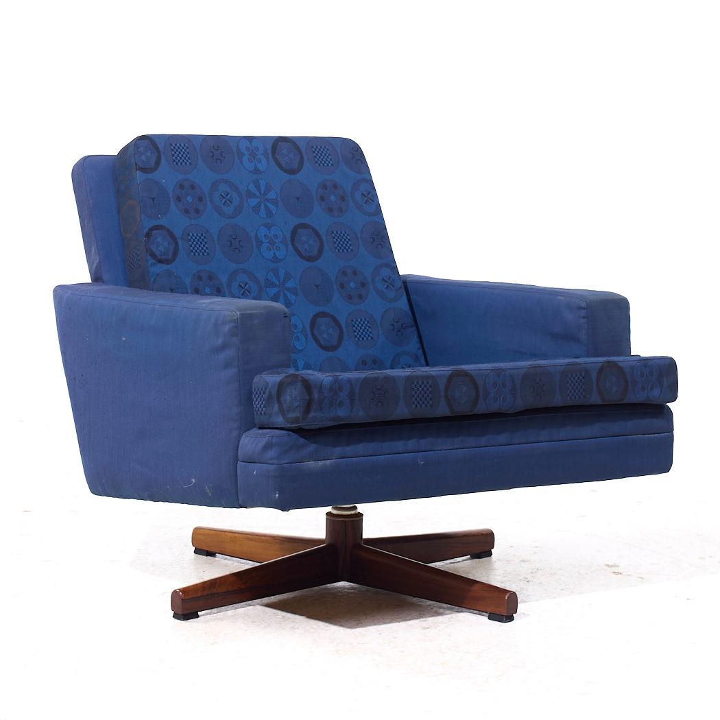Norvégien Paire de chaises longues pivotantes norvégiennes du milieu du siècle dernier Fredrik Kayser modèle 807 en vente