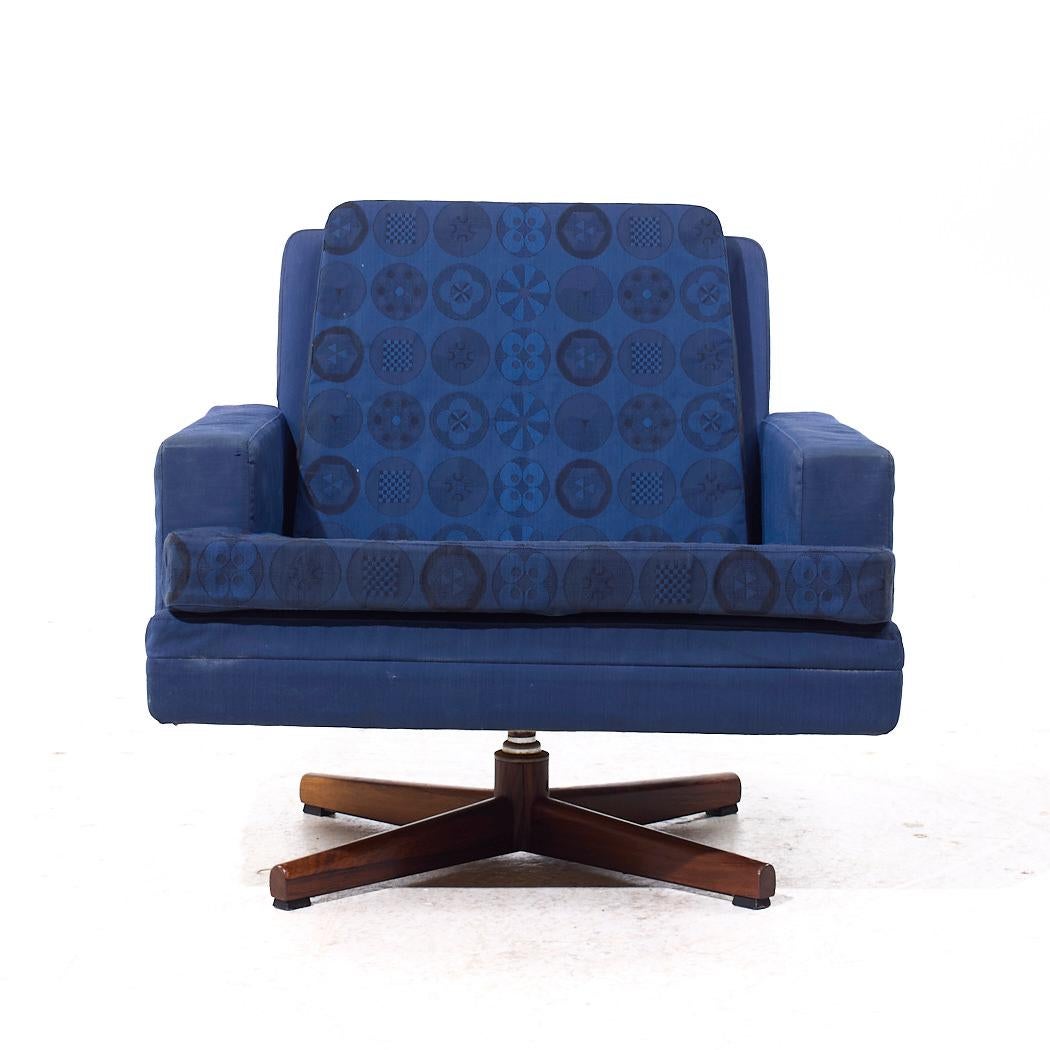Paire de chaises longues pivotantes norvégiennes du milieu du siècle dernier Fredrik Kayser modèle 807 Bon état - En vente à Countryside, IL