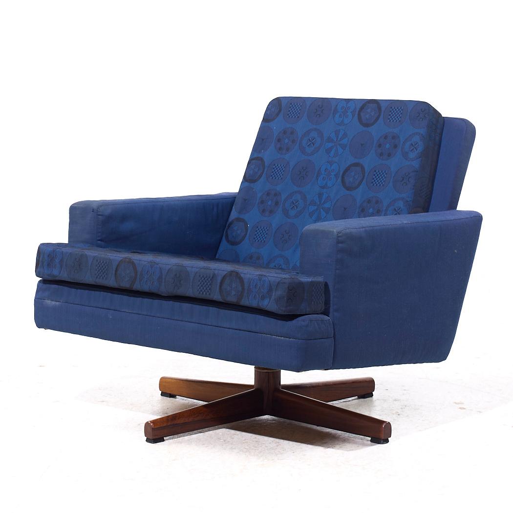 Fin du 20e siècle Paire de chaises longues pivotantes norvégiennes du milieu du siècle dernier Fredrik Kayser modèle 807 en vente