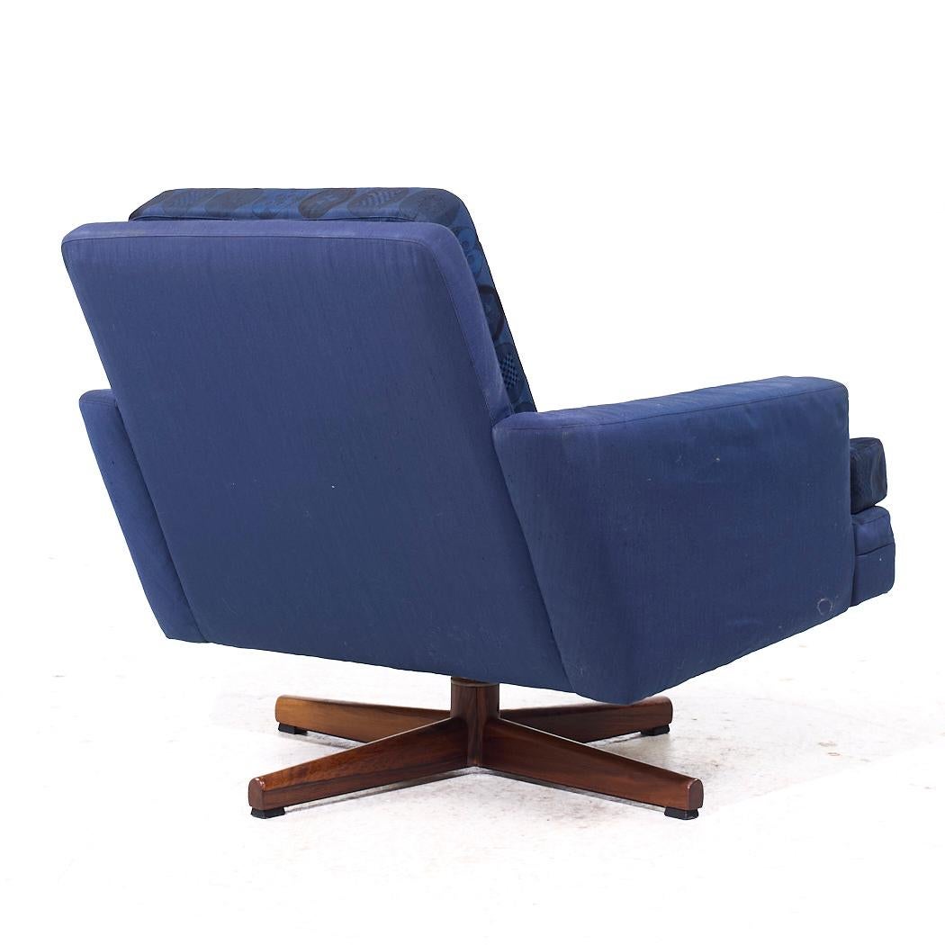 Métal Paire de chaises longues pivotantes norvégiennes du milieu du siècle dernier Fredrik Kayser modèle 807 en vente