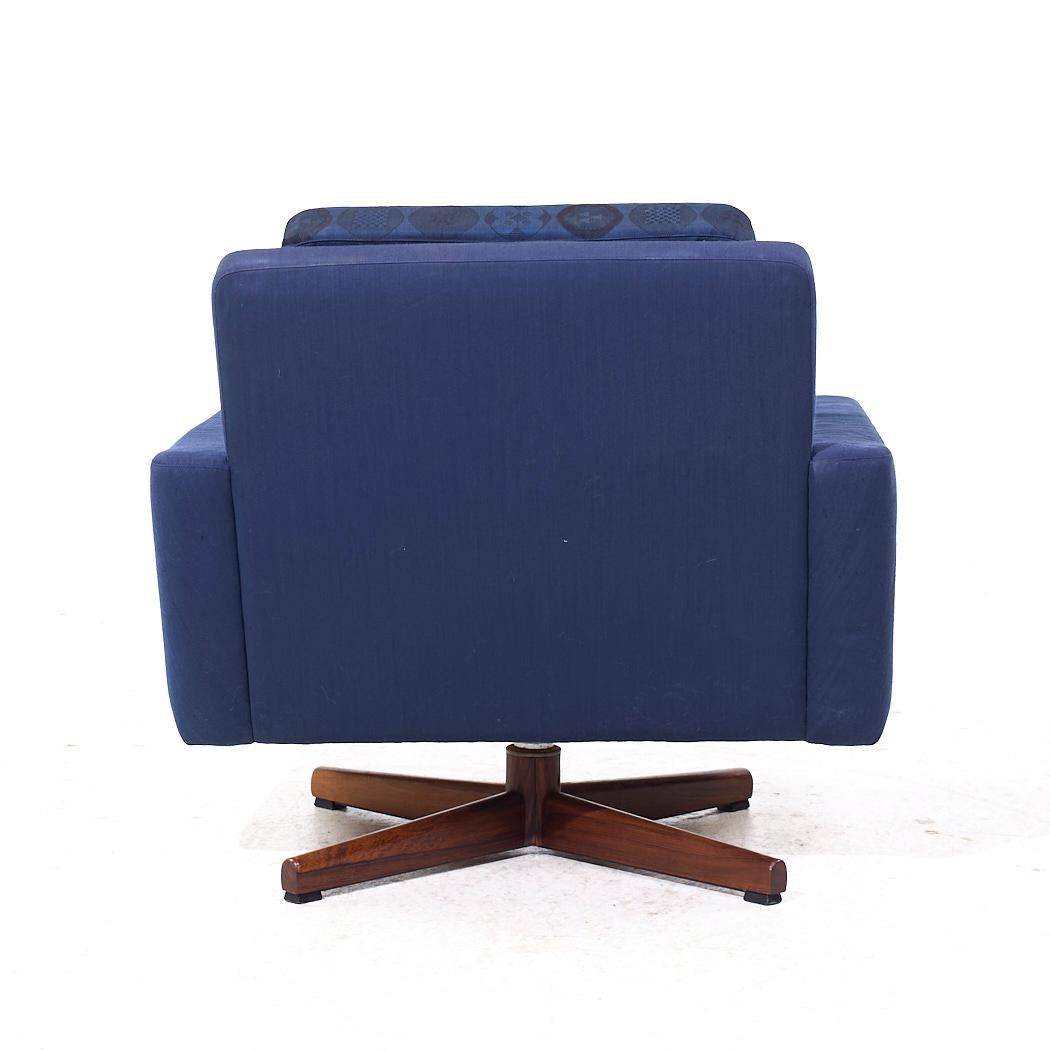 Paire de chaises longues pivotantes norvégiennes du milieu du siècle dernier Fredrik Kayser modèle 807 en vente 1