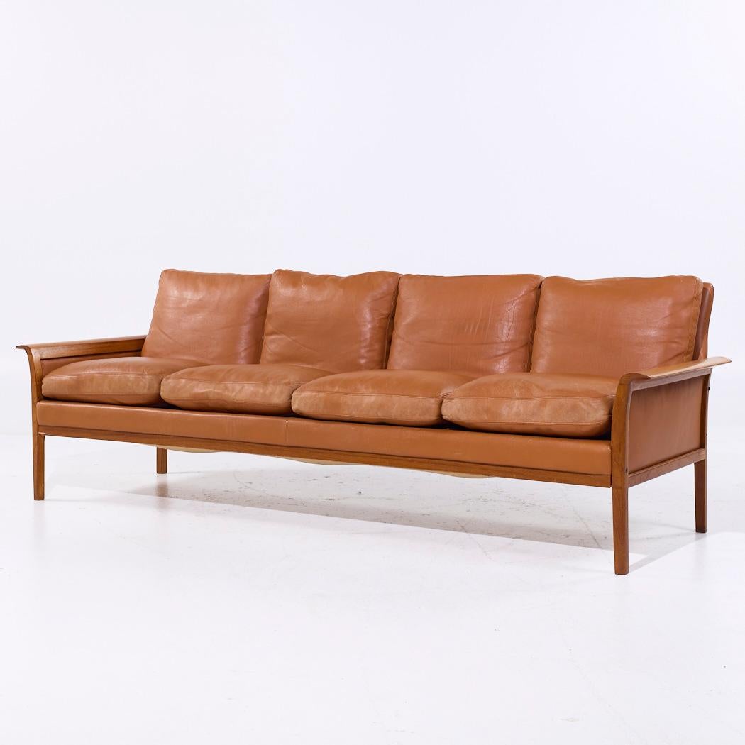Mid-Century moderno Fredrik A. Kayser Model-934 - Divano in pelle e teak del Medioevo in vendita