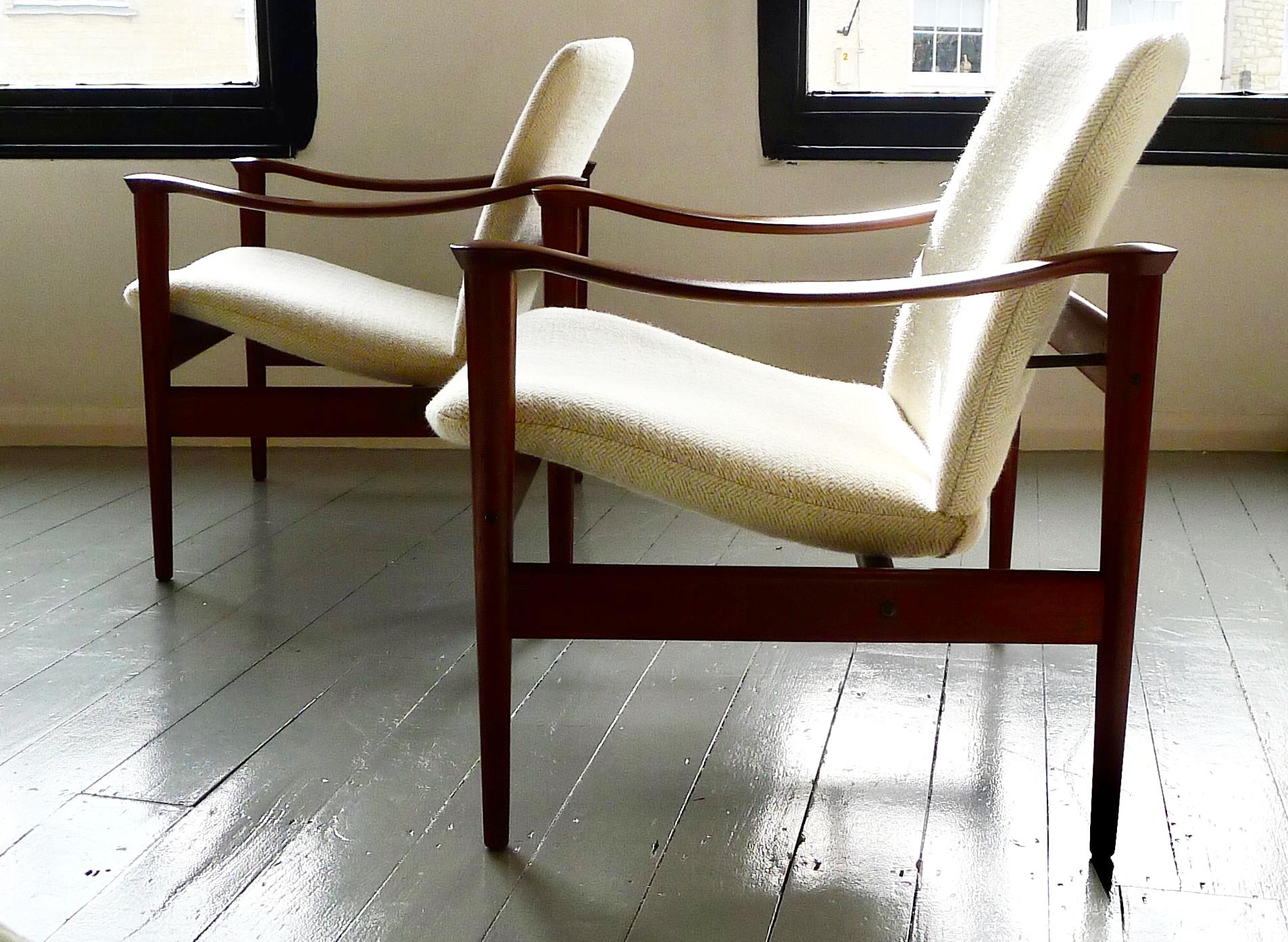 Mid-20th Century Fredrik Kayser, Pair of Teak Lounge Chairs, Model 711, Norwegian circa 1960 For Sale