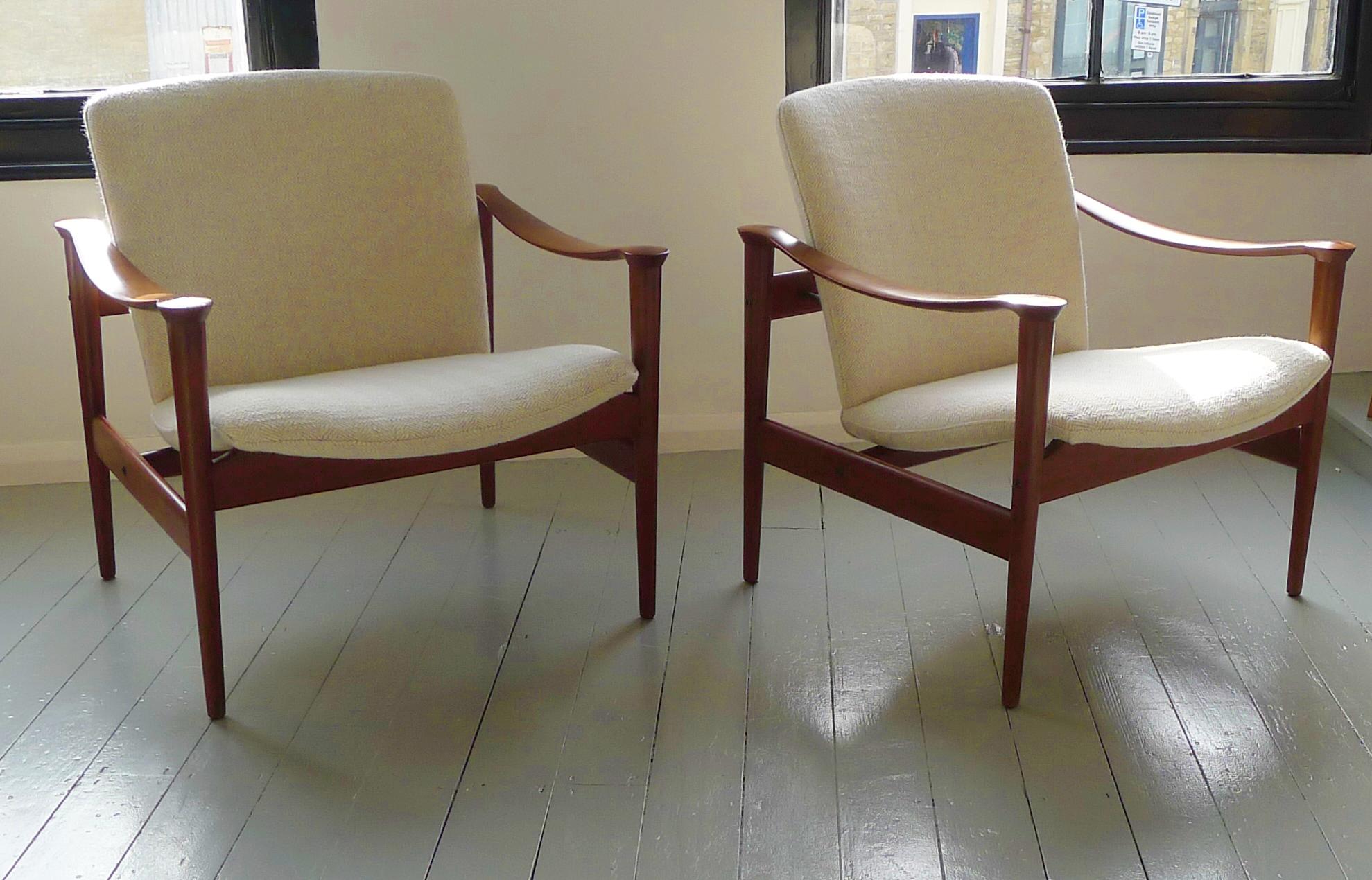 Upholstery Fredrik Kayser, Pair of Teak Lounge Chairs, Model 711, Norwegian circa 1960 For Sale