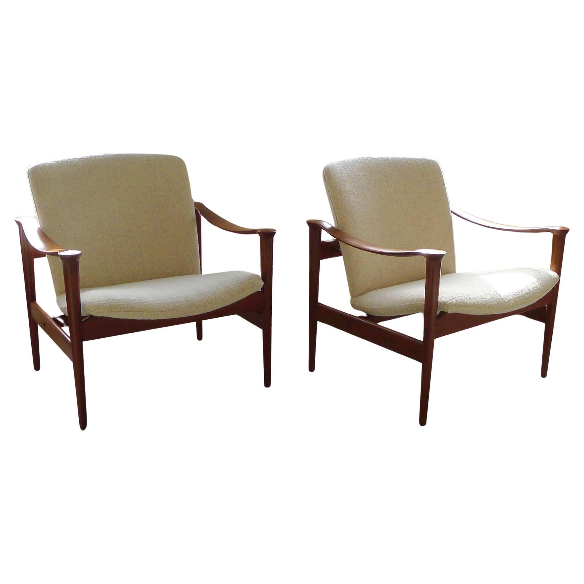 Fredrik Kayser, Pair of Teak Lounge Chairs, Model 711, Norwegian circa 1960 For Sale