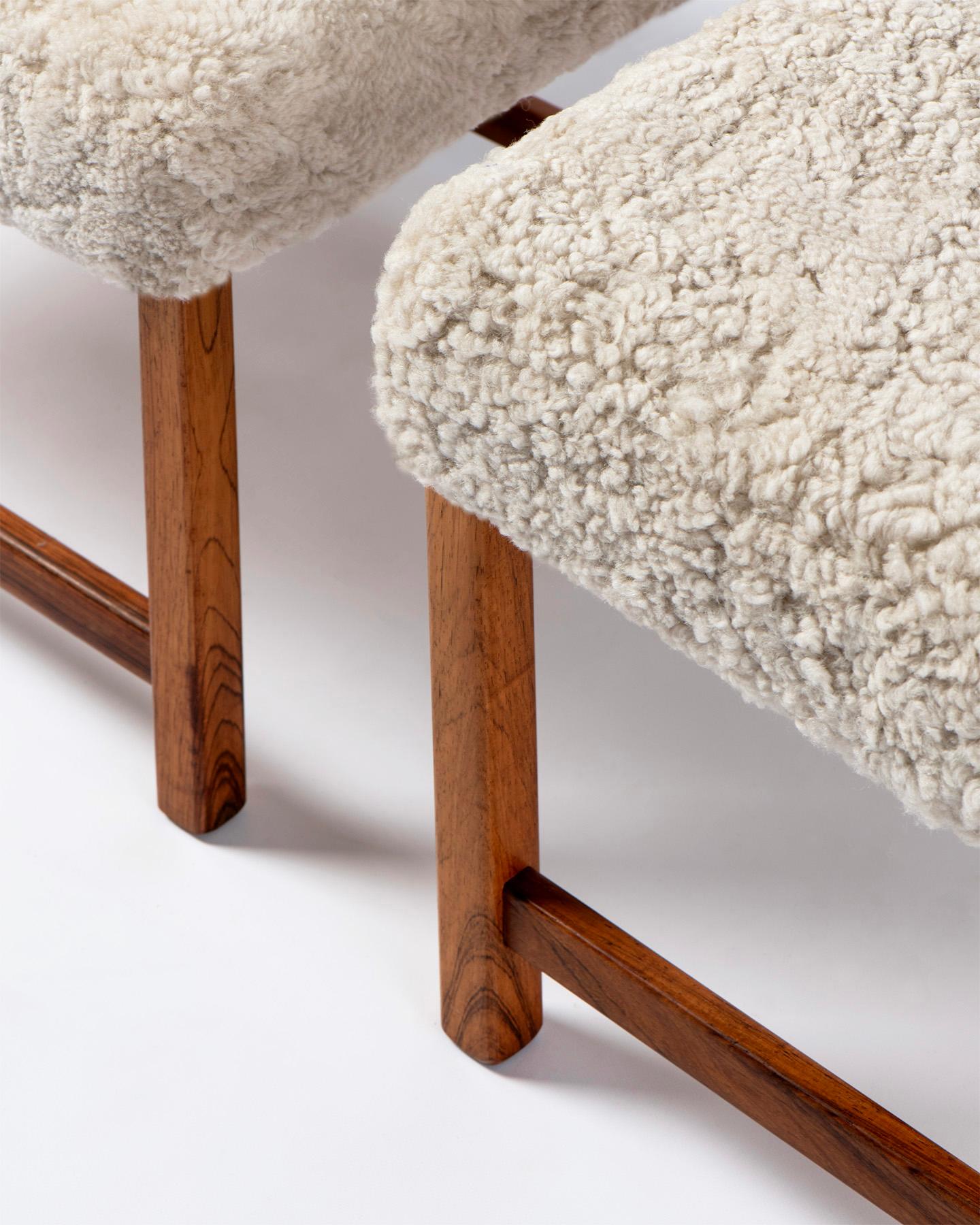 Ottomane in legno di palissandro e pelle di pecora di Fredrik A. Kayser 1960 In condizioni ottime in vendita a London, England